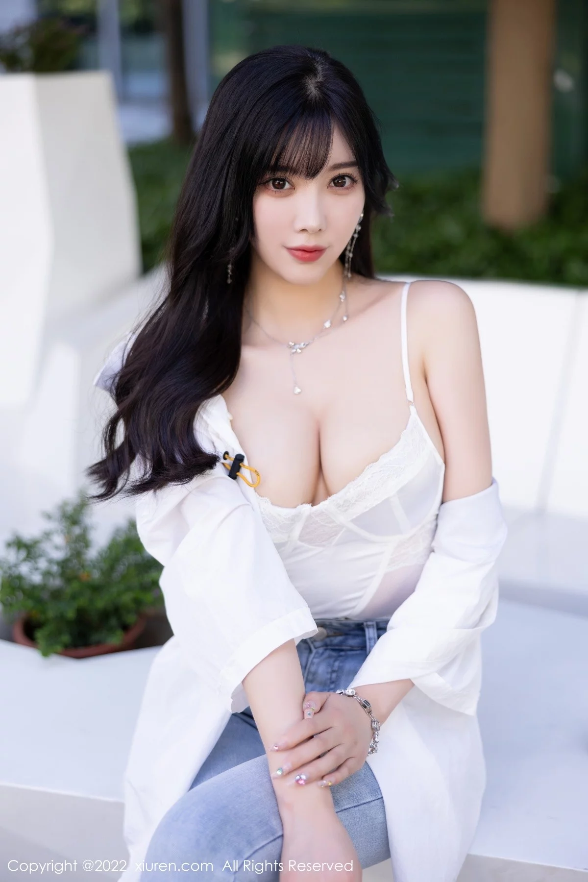[[XiuRen秀人网]秀人网]No.5614_女神杨晨晨Yome私房半脱露白色内衣配无内肉丝迷人诱惑写真83P