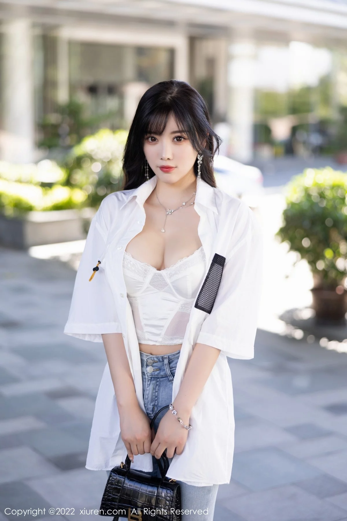 [[XiuRen秀人网]秀人网]No.5614_女神杨晨晨Yome私房半脱露白色内衣配无内肉丝迷人诱惑写真83P