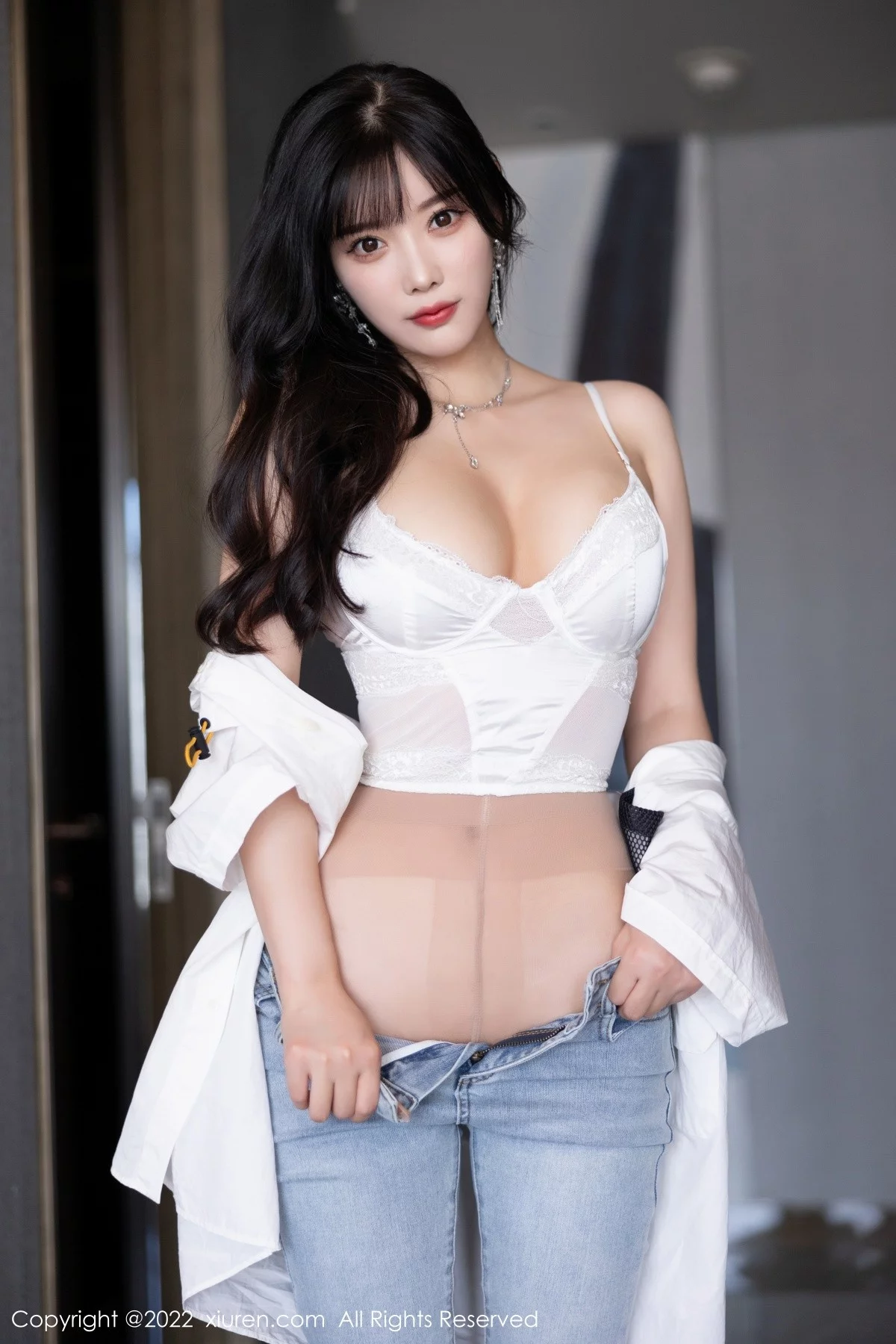 [[XiuRen秀人网]秀人网]No.5614_女神杨晨晨Yome私房半脱露白色内衣配无内肉丝迷人诱惑写真83P