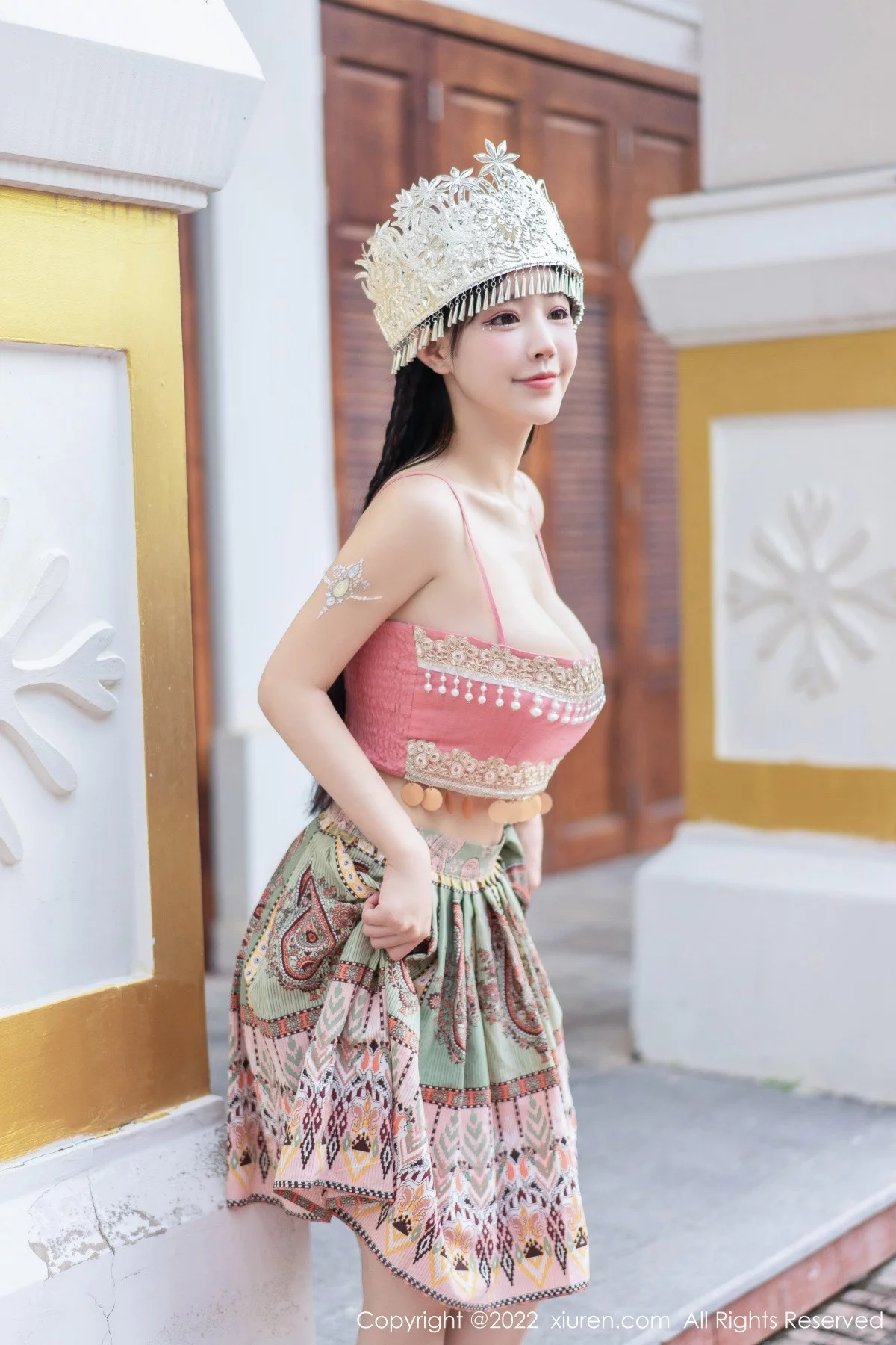 [[XiuRen秀人网]秀人网]No.5615_女神朱可儿Flora民族服饰装扮性感粉色吊带露傲人豪乳诱惑写真70P