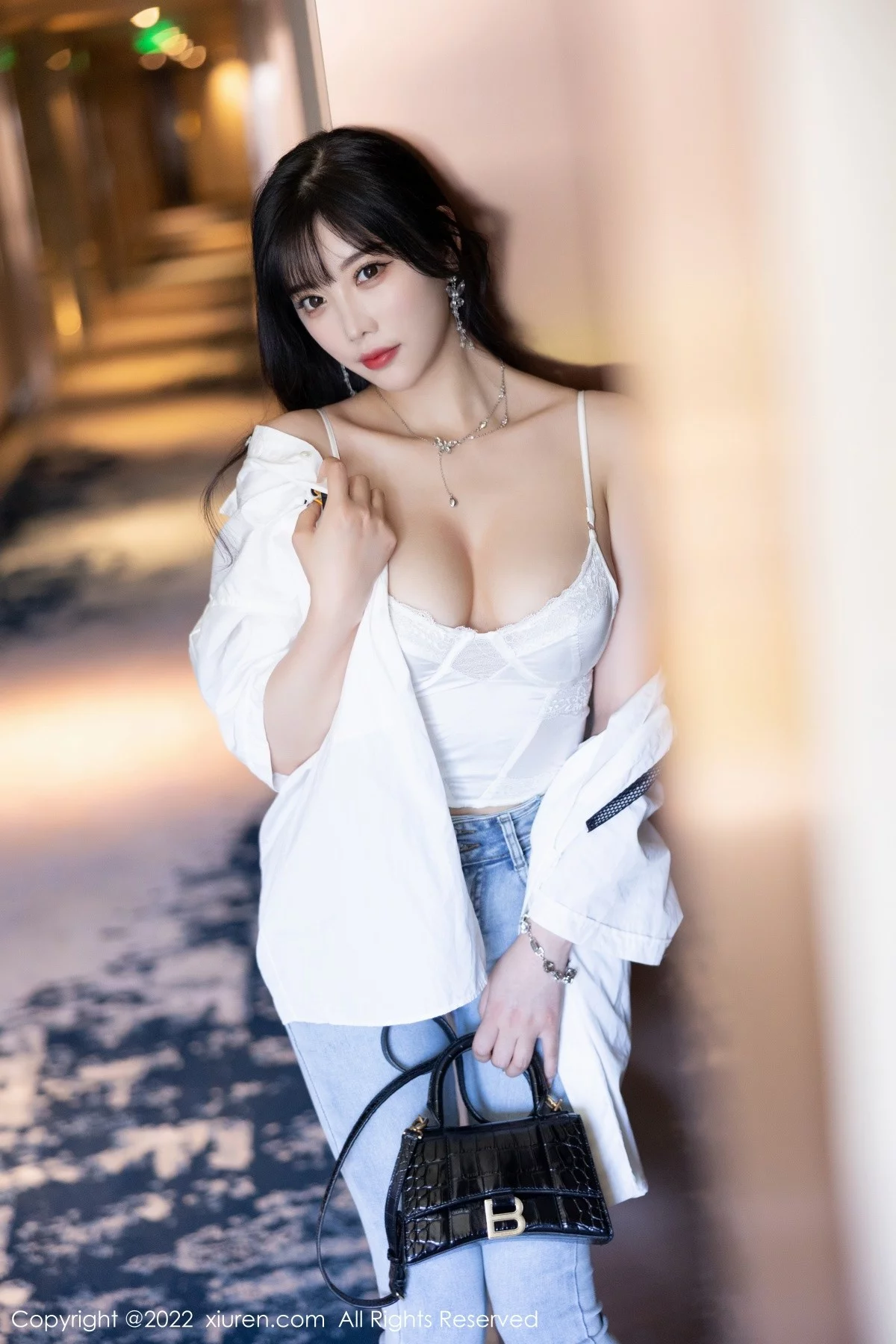 [[XiuRen秀人网]秀人网]No.5614_女神杨晨晨Yome私房半脱露白色内衣配无内肉丝迷人诱惑写真83P