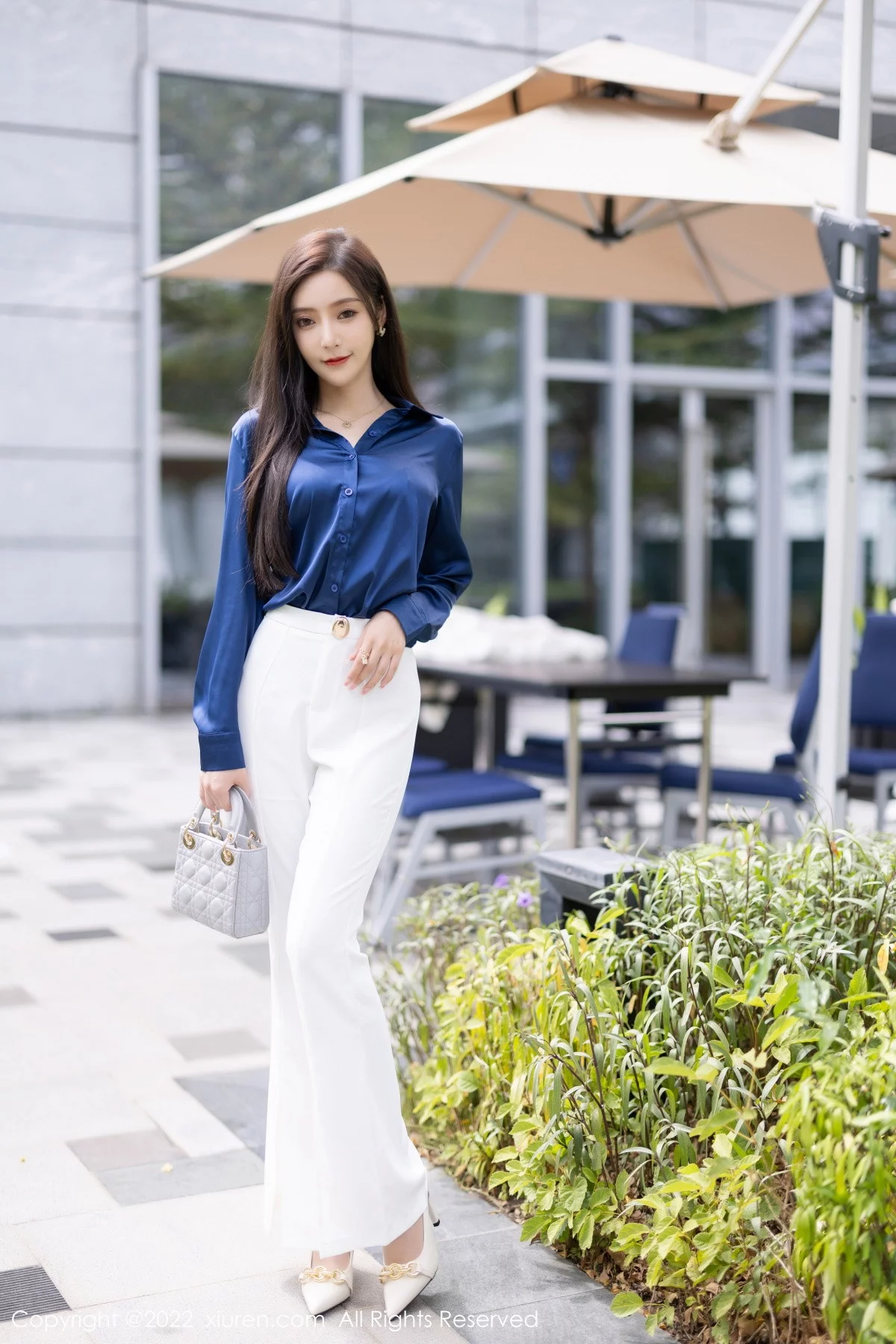 [[XiuRen秀人网]秀人网]No.5790_女神王馨瑶yanni蓝色上衣配白长裤半脱露性感内衣迷人诱惑写真90P