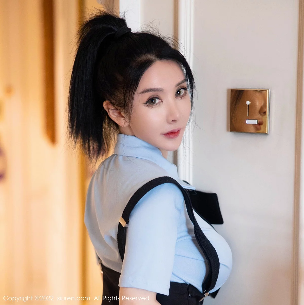 [[XiuRen秀人网]秀人网]No.5785_模特潘娇娇制服主题淡蓝T恤配黑色短裙半撩秀浑圆翘臀诱惑写真75P