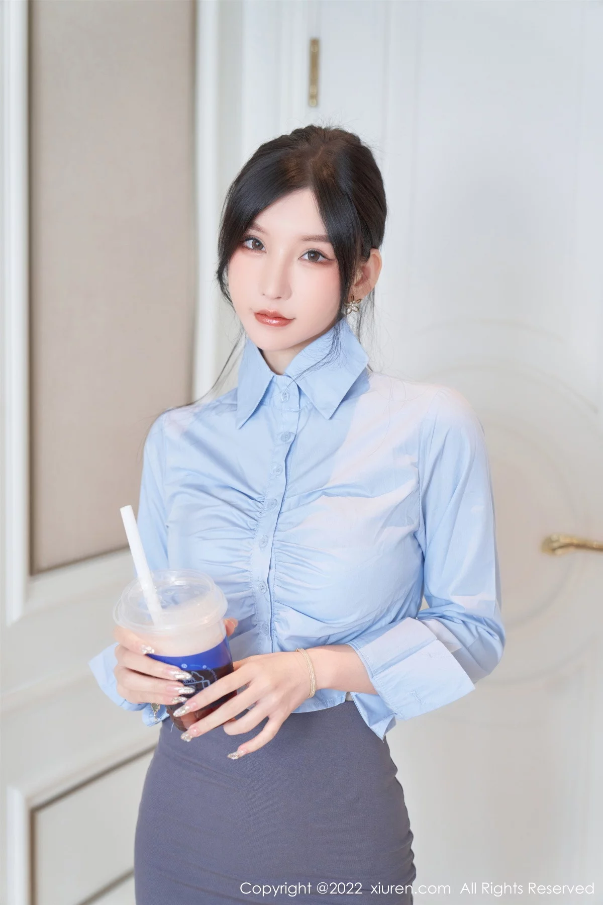 [[XiuRen秀人网]秀人网]No.5812_女神周于希Sally性感衬衫配灰短裙露蕾丝内衣配超薄肉丝诱惑写真90P