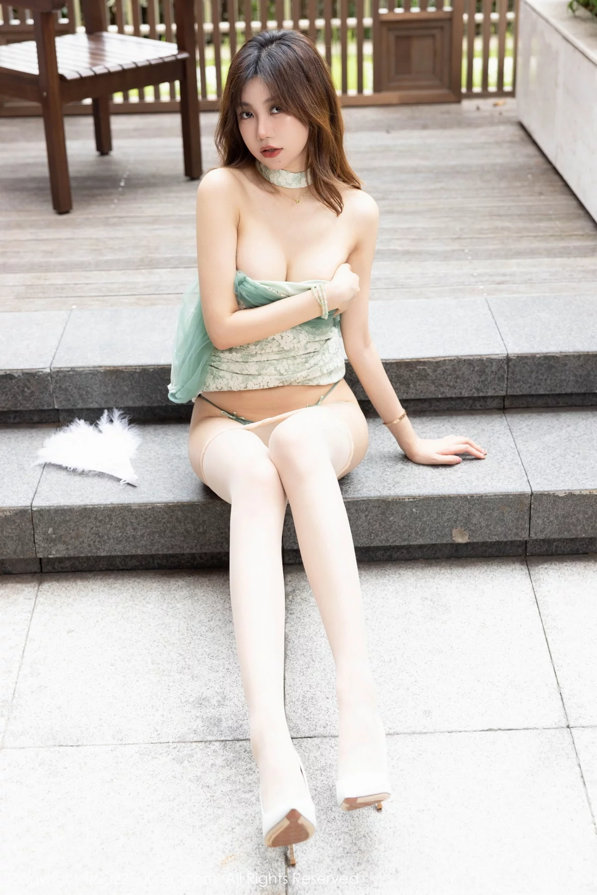 [[XiuRen秀人网]秀人网]No.5809_女神绮里嘉ula浅色露肩连衣裙露绿色蕾丝情趣内衣撩人诱惑写真70P