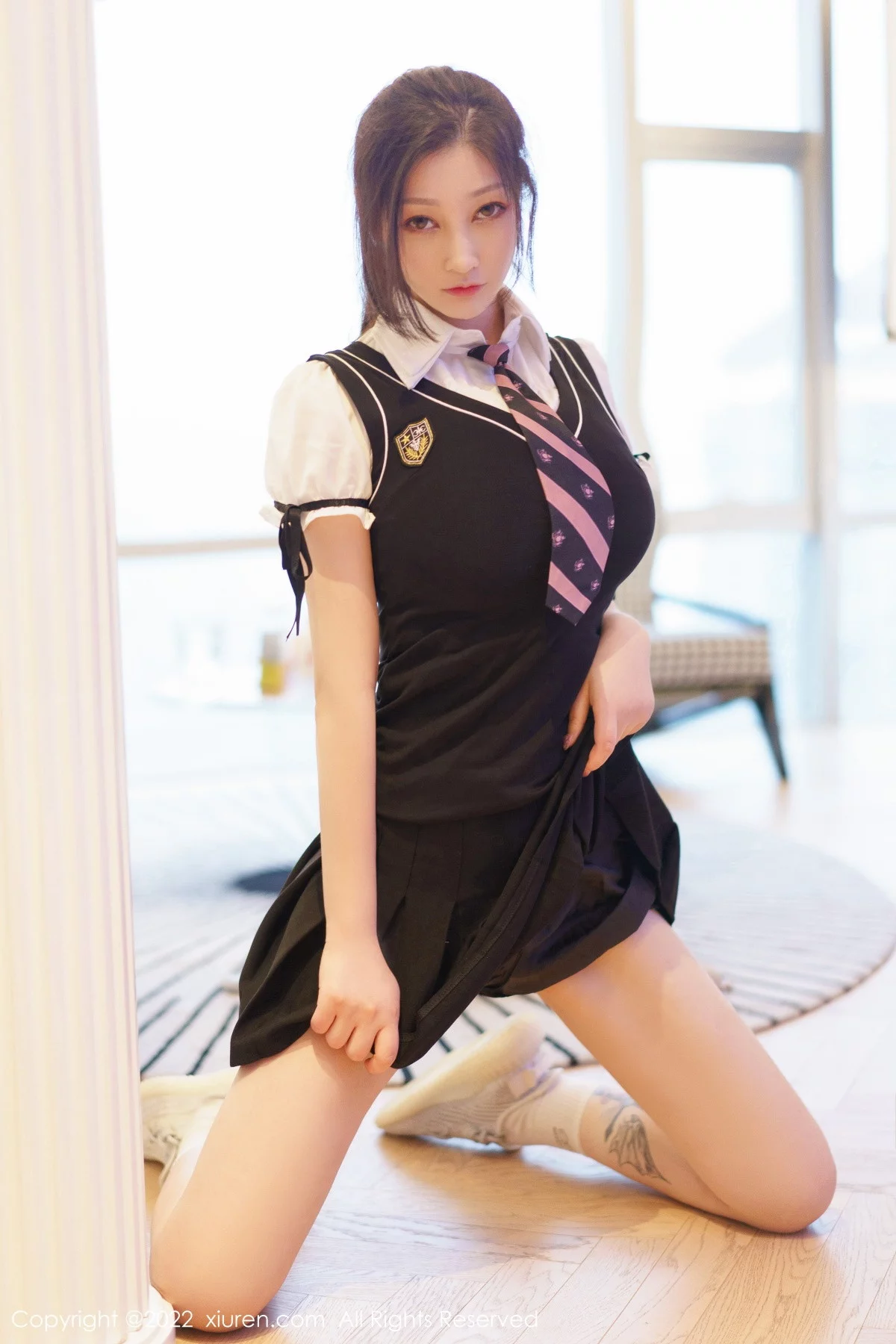 [[XiuRen秀人网]秀人网]No.5807_女神妲己_Toxic十月心愿旅拍性感学妹制服露黑色内衣诱惑写真69P