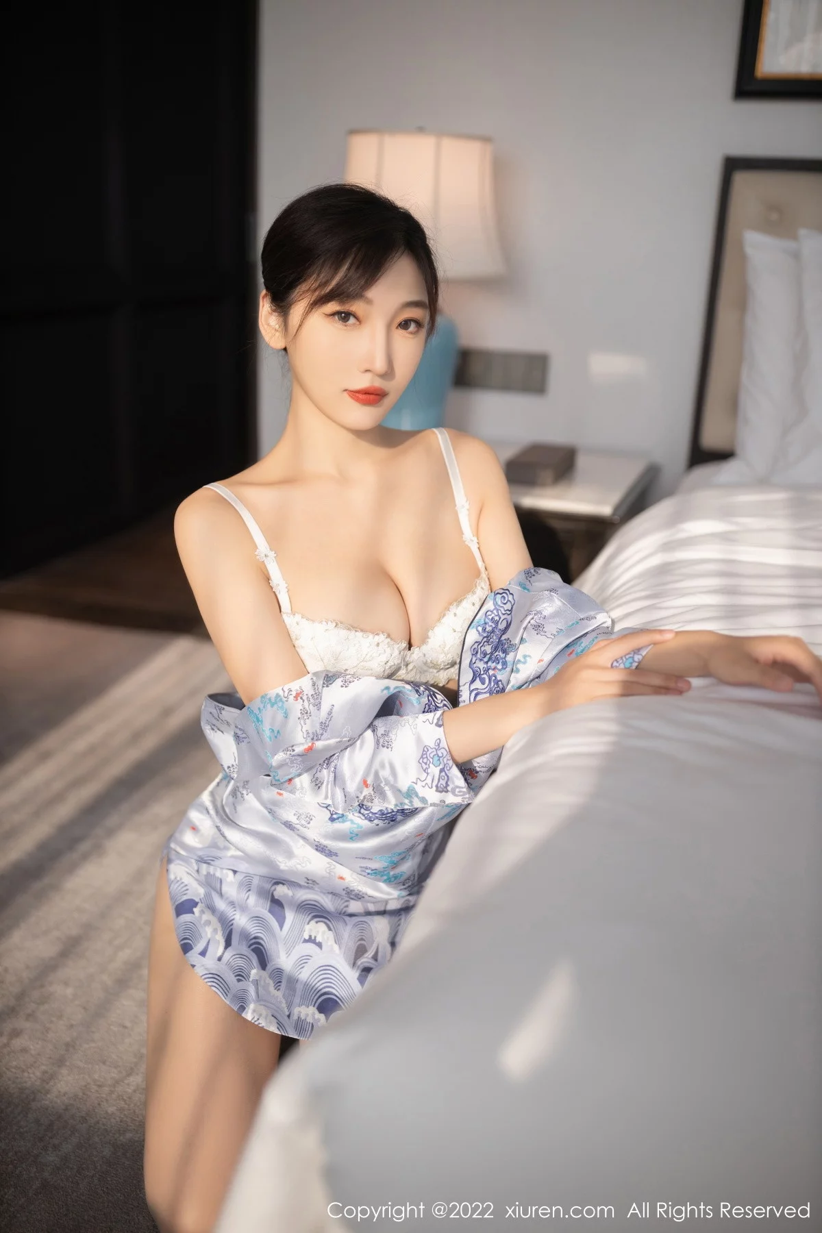 [[XiuRen秀人网]秀人网]No.5739_模特陆萱萱性感青花瓷图案旗袍配超薄肉丝秀完美身材诱惑写真80P