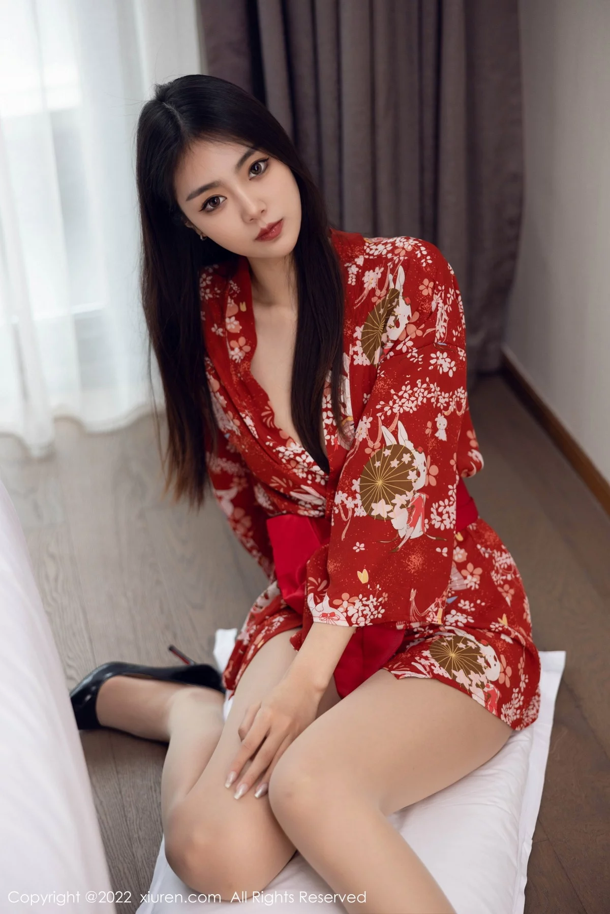 [[XiuRen秀人网]秀人网]No.5736_模特可乐Vicky红色图案服饰配超薄无内肉丝秀翘臀美腿诱惑写真53P