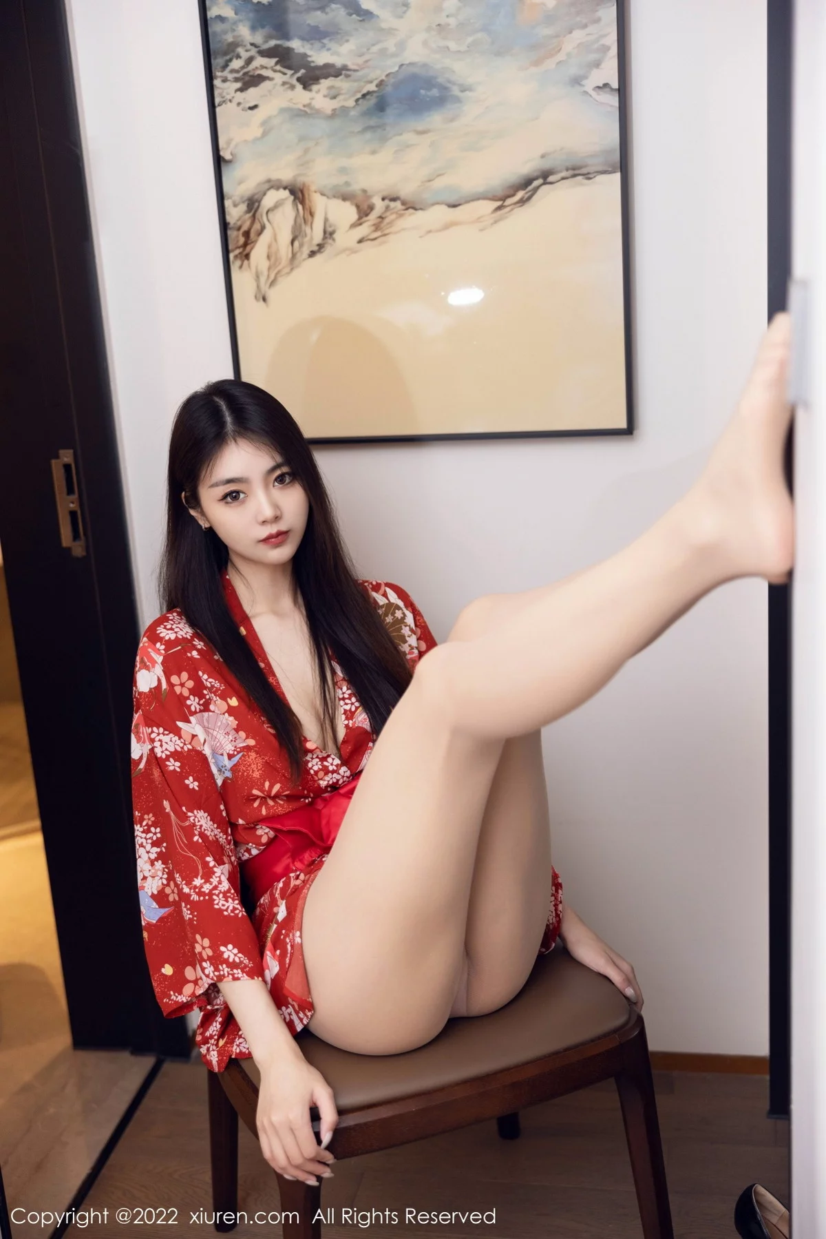 [[XiuRen秀人网]秀人网]No.5736_模特可乐Vicky红色图案服饰配超薄无内肉丝秀翘臀美腿诱惑写真53P