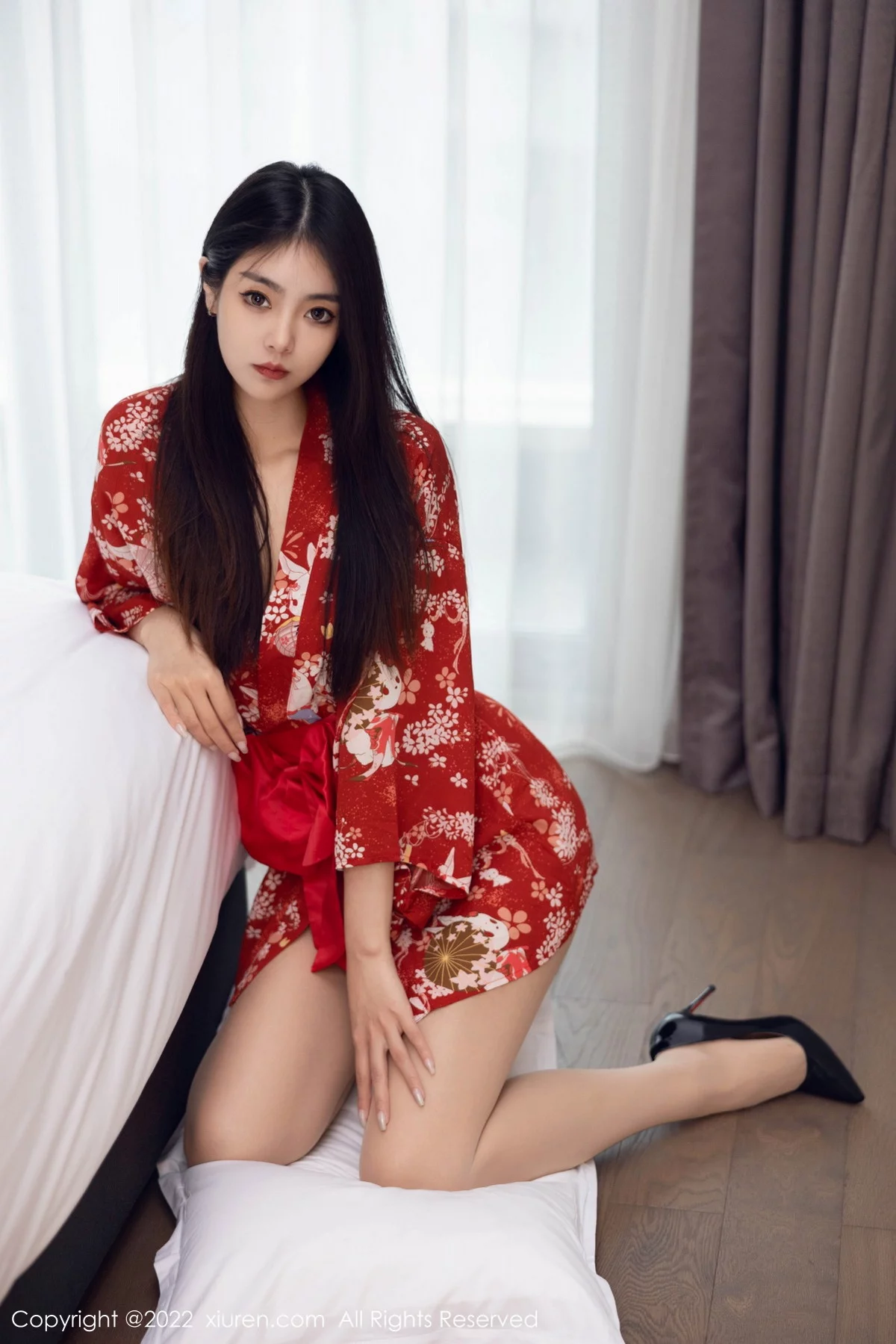 [[XiuRen秀人网]秀人网]No.5736_模特可乐Vicky红色图案服饰配超薄无内肉丝秀翘臀美腿诱惑写真53P