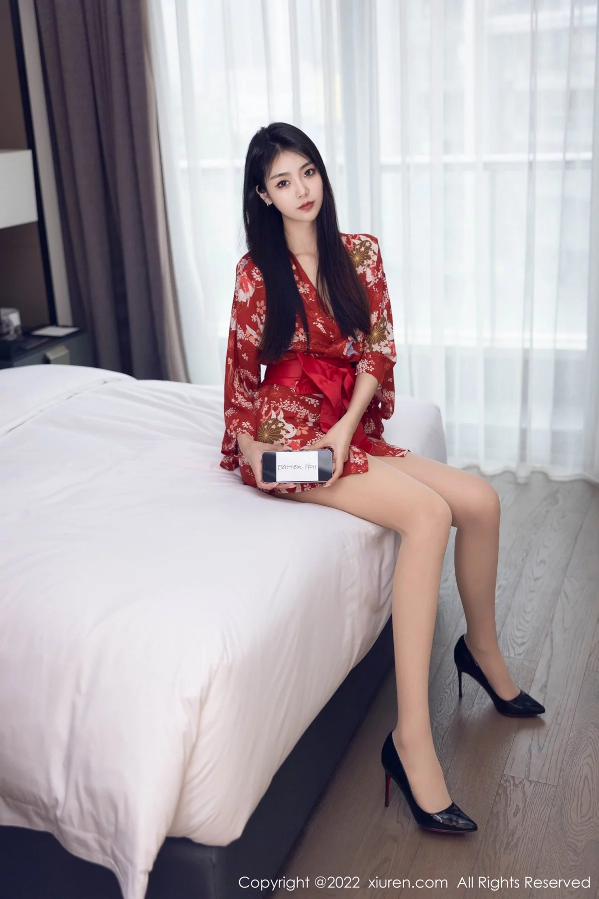 [[XiuRen秀人网]秀人网]No.5736_模特可乐Vicky红色图案服饰配超薄无内肉丝秀翘臀美腿诱惑写真53P
