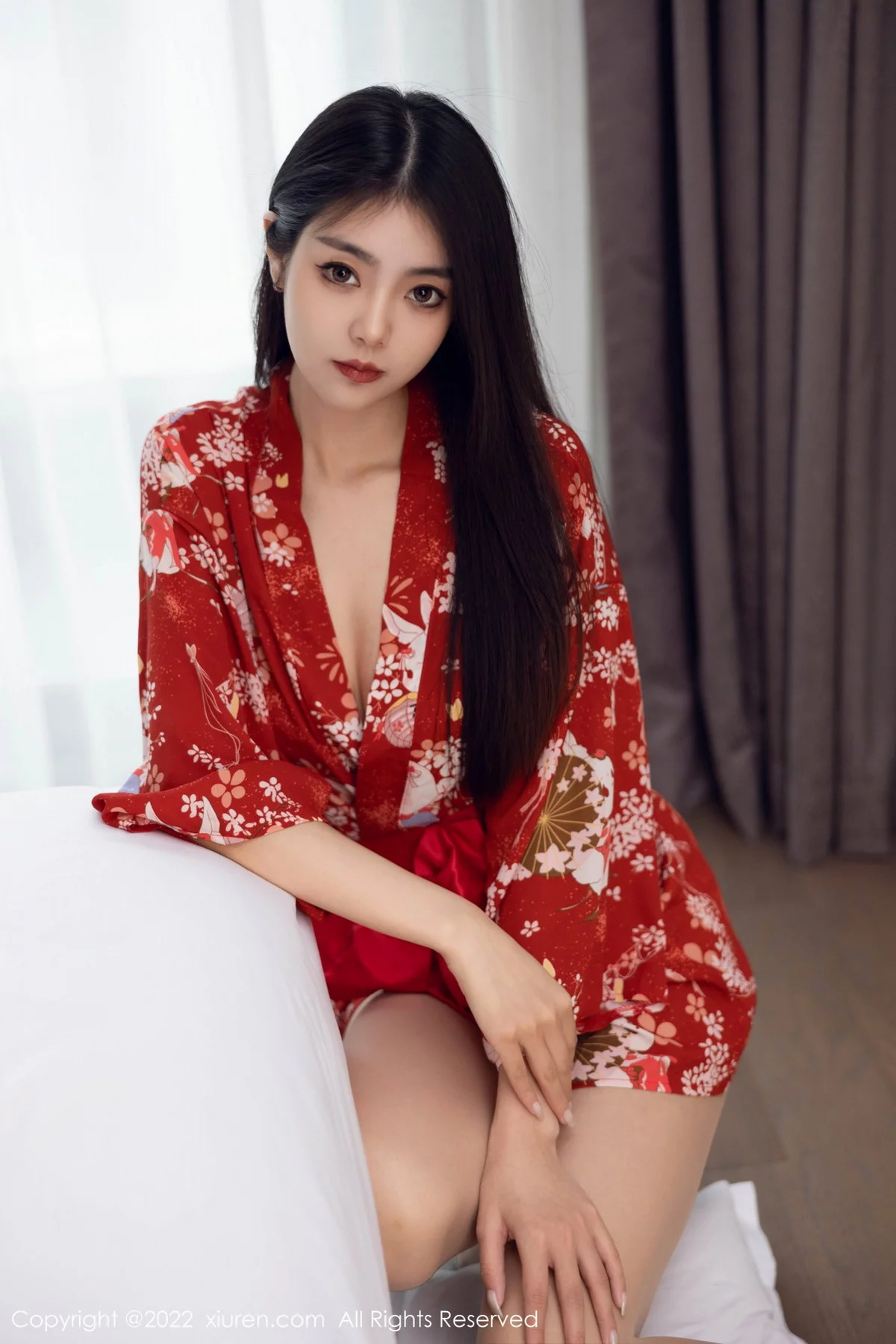 [[XiuRen秀人网]秀人网]No.5736_模特可乐Vicky红色图案服饰配超薄无内肉丝秀翘臀美腿诱惑写真53P