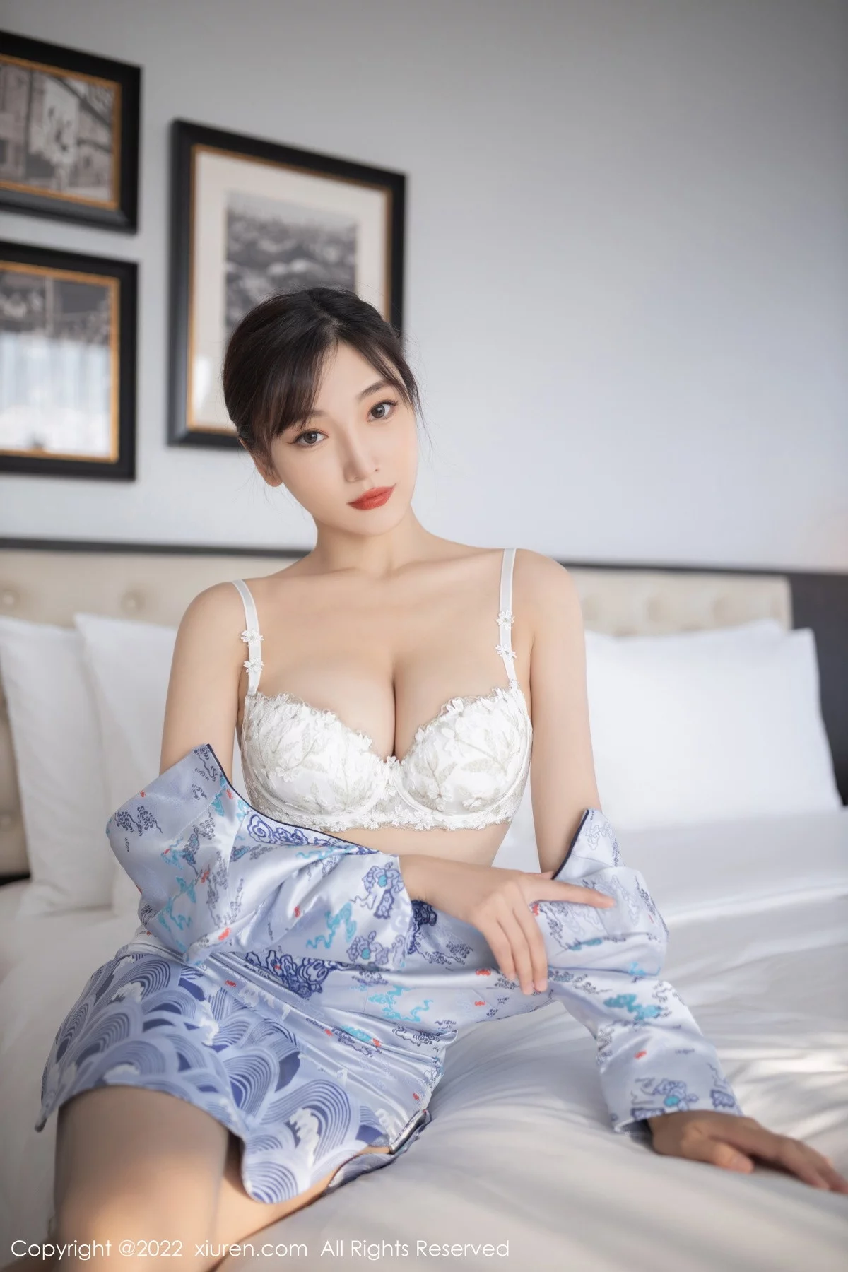 [[XiuRen秀人网]秀人网]No.5739_模特陆萱萱性感青花瓷图案旗袍配超薄肉丝秀完美身材诱惑写真80P