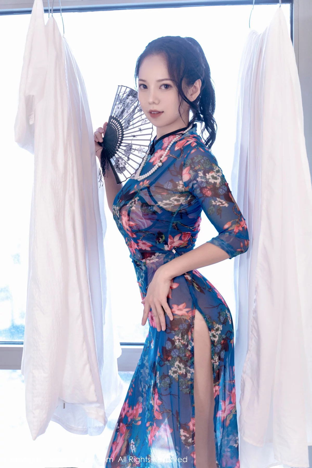 [[XiuRen秀人网]秀人网]No.5819_模特大美妞儿私房半脱薄透旗袍露性感内衣配蕾丝肉袜诱惑写真63P