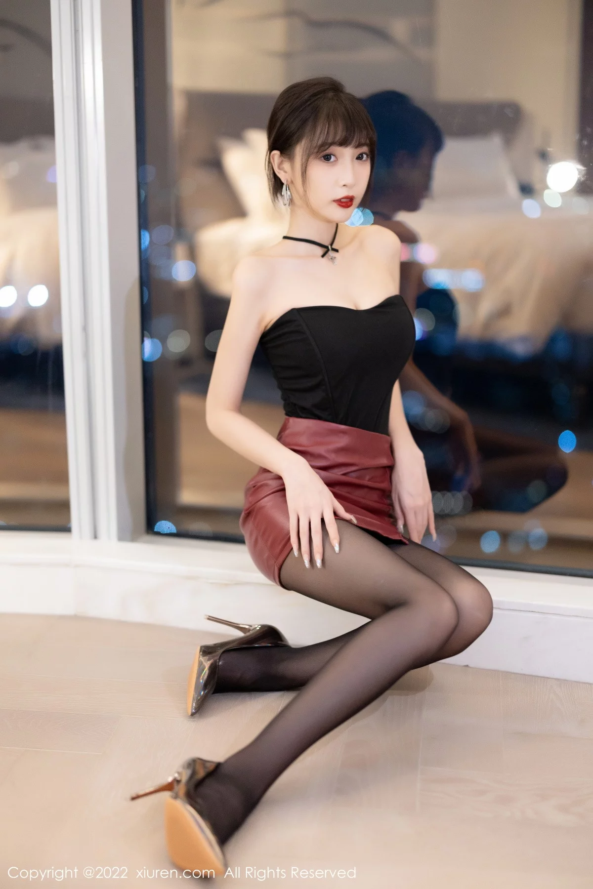 [[XiuRen秀人网]秀人网]No.5831_模特林星阑黑色露肩上衣配红色皮质短裙秀超薄无内黑丝诱惑写真88P