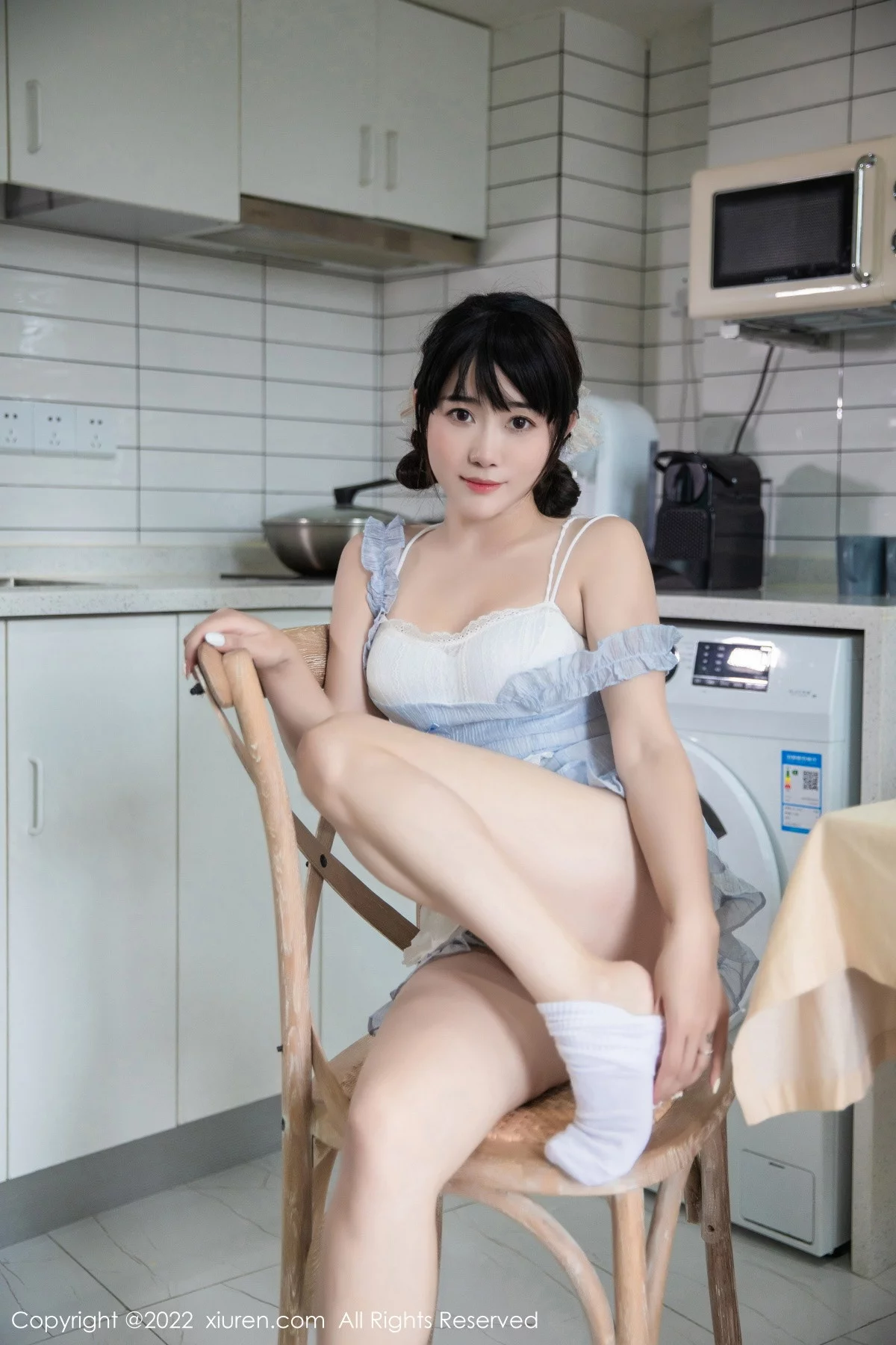 [[XiuRen秀人网]秀人网]No.5834_模特严利娅Yuliya私房性感浅蓝色女仆服饰秀翘臀美腿诱惑写真53P