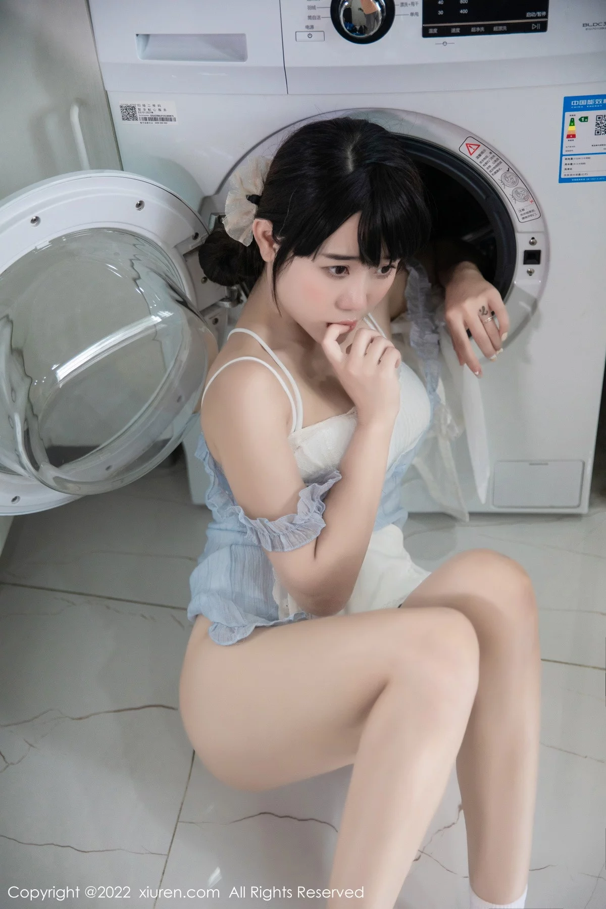 [[XiuRen秀人网]秀人网]No.5834_模特严利娅Yuliya私房性感浅蓝色女仆服饰秀翘臀美腿诱惑写真53P