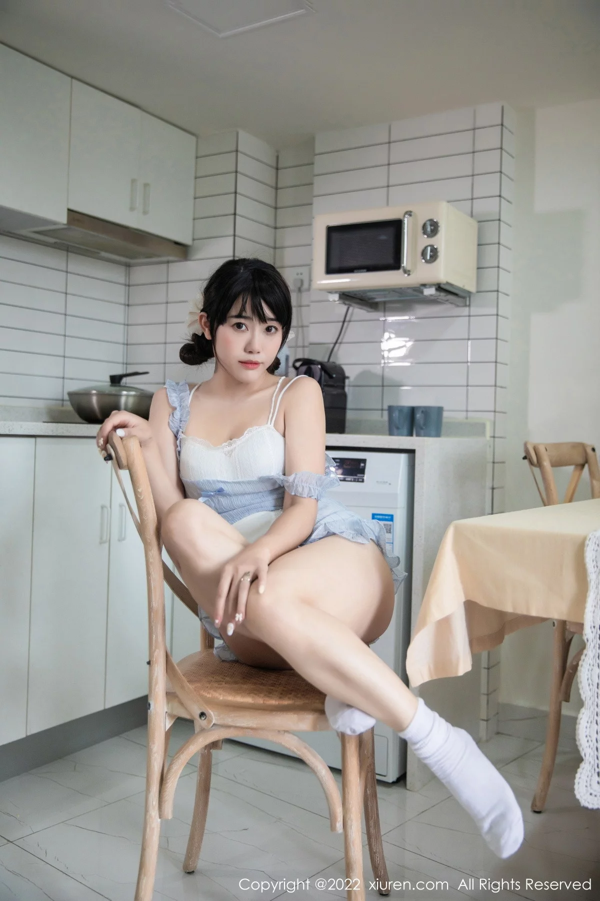 [[XiuRen秀人网]秀人网]No.5834_模特严利娅Yuliya私房性感浅蓝色女仆服饰秀翘臀美腿诱惑写真53P