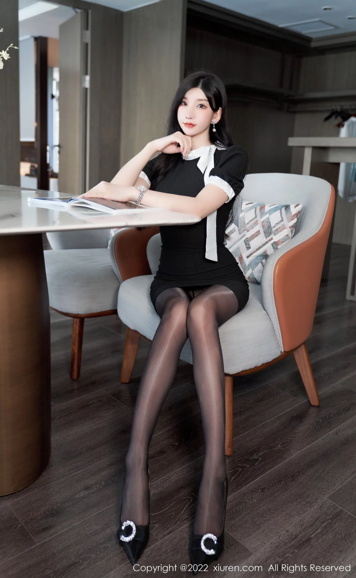 [[XiuRen秀人网]秀人网]No.5848_女神周于希Sally私房性感蓝色蕾丝内衣配超薄闪亮黑丝魅惑写真102P