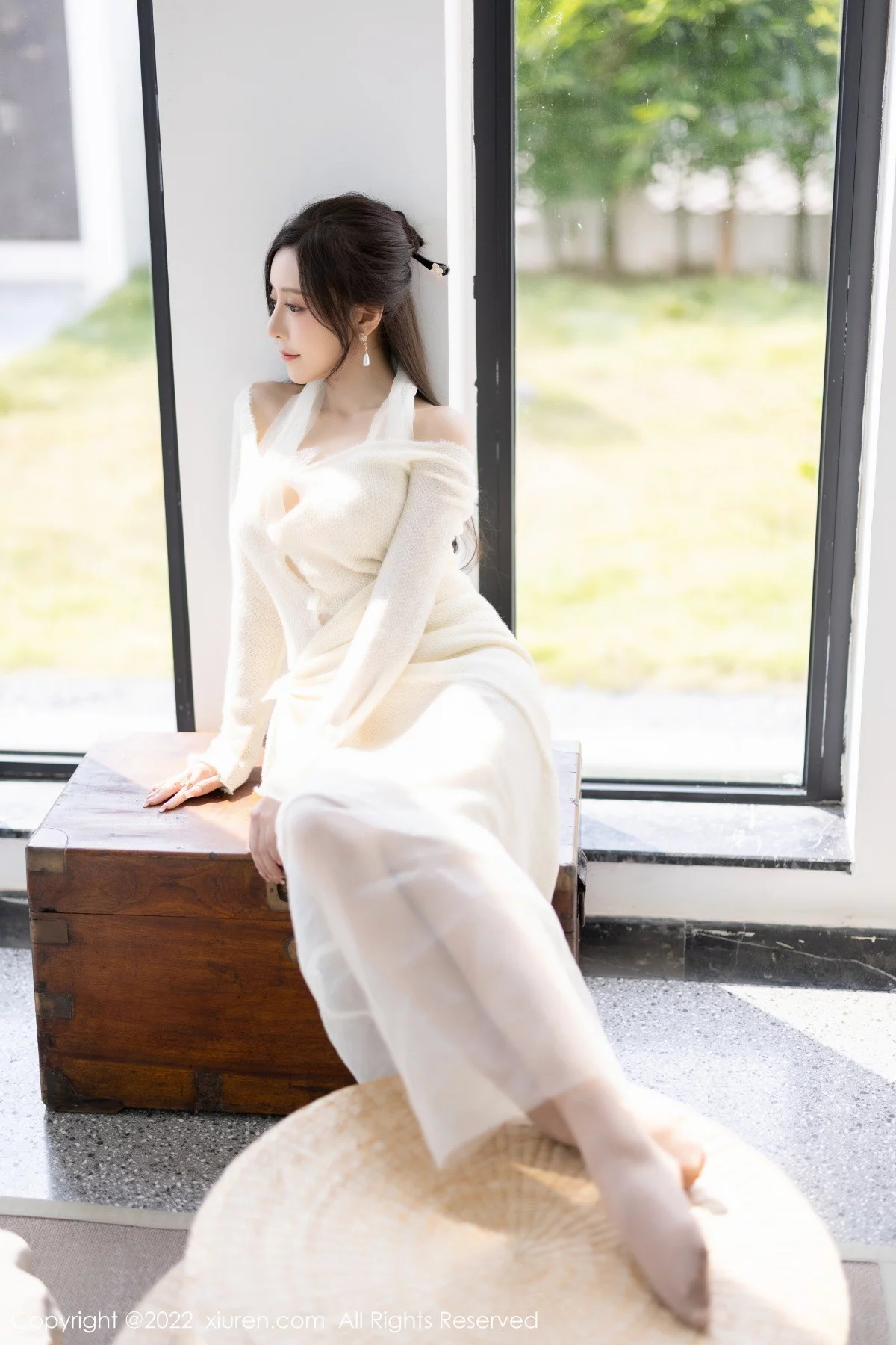 [[XiuRen秀人网]秀人网]No.5846_女神王馨瑶yanni性感白色连衣裙配超薄肉丝秀翘臀美腿诱惑写真87P
