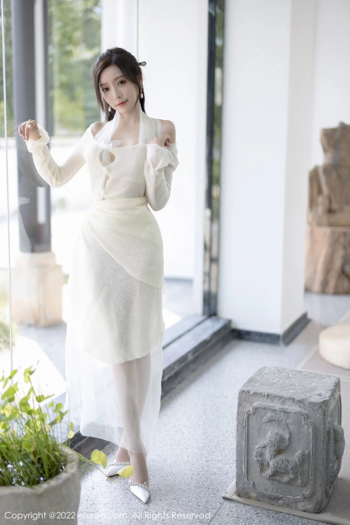 [[XiuRen秀人网]秀人网]No.5846_女神王馨瑶yanni性感白色连衣裙配超薄肉丝秀翘臀美腿诱惑写真87P