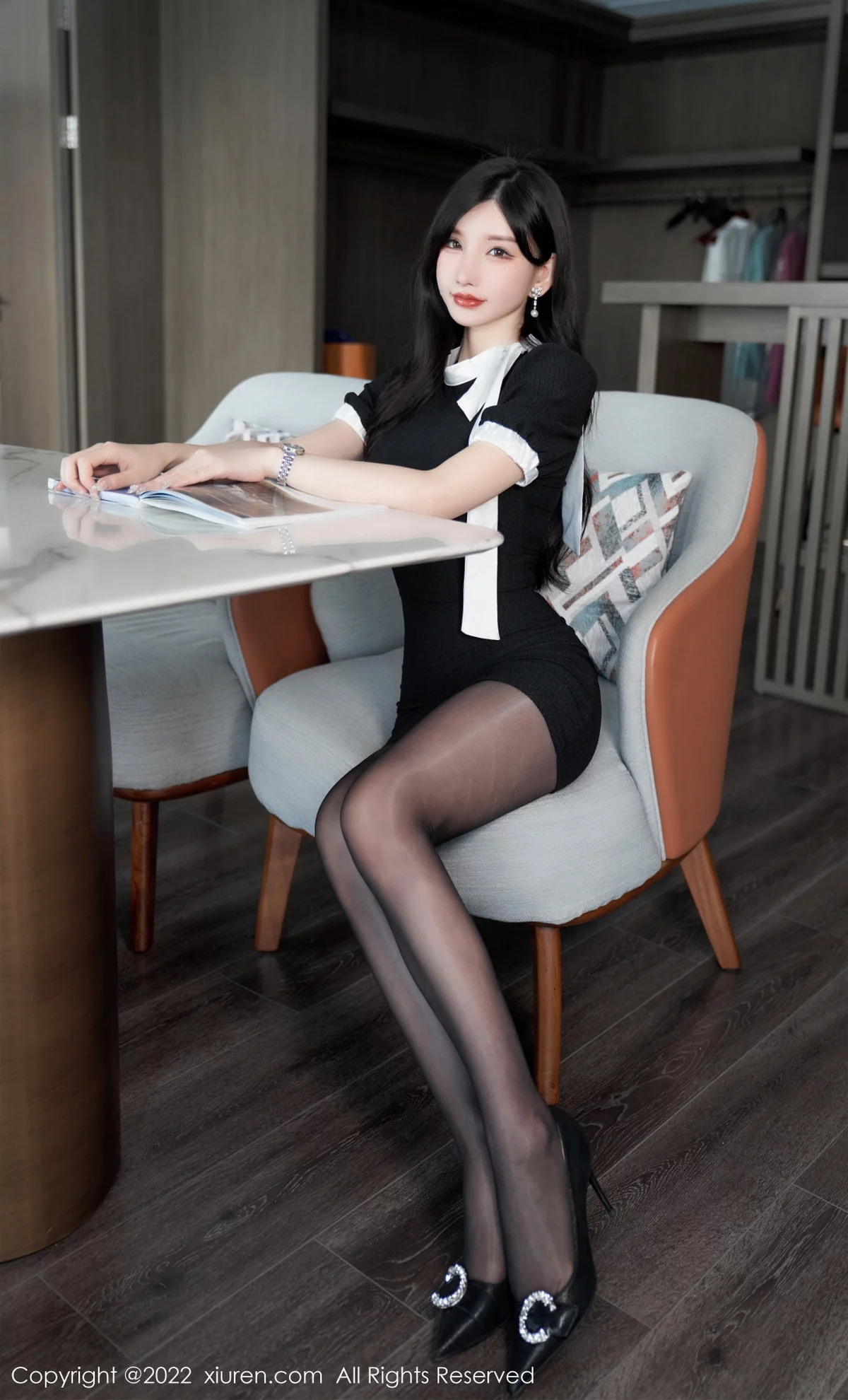 [[XiuRen秀人网]秀人网]No.5848_女神周于希Sally私房性感蓝色蕾丝内衣配超薄闪亮黑丝魅惑写真102P