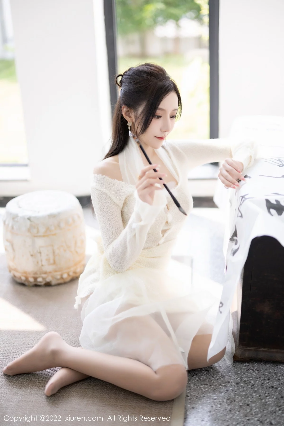 [[XiuRen秀人网]秀人网]No.5846_女神王馨瑶yanni性感白色连衣裙配超薄肉丝秀翘臀美腿诱惑写真87P