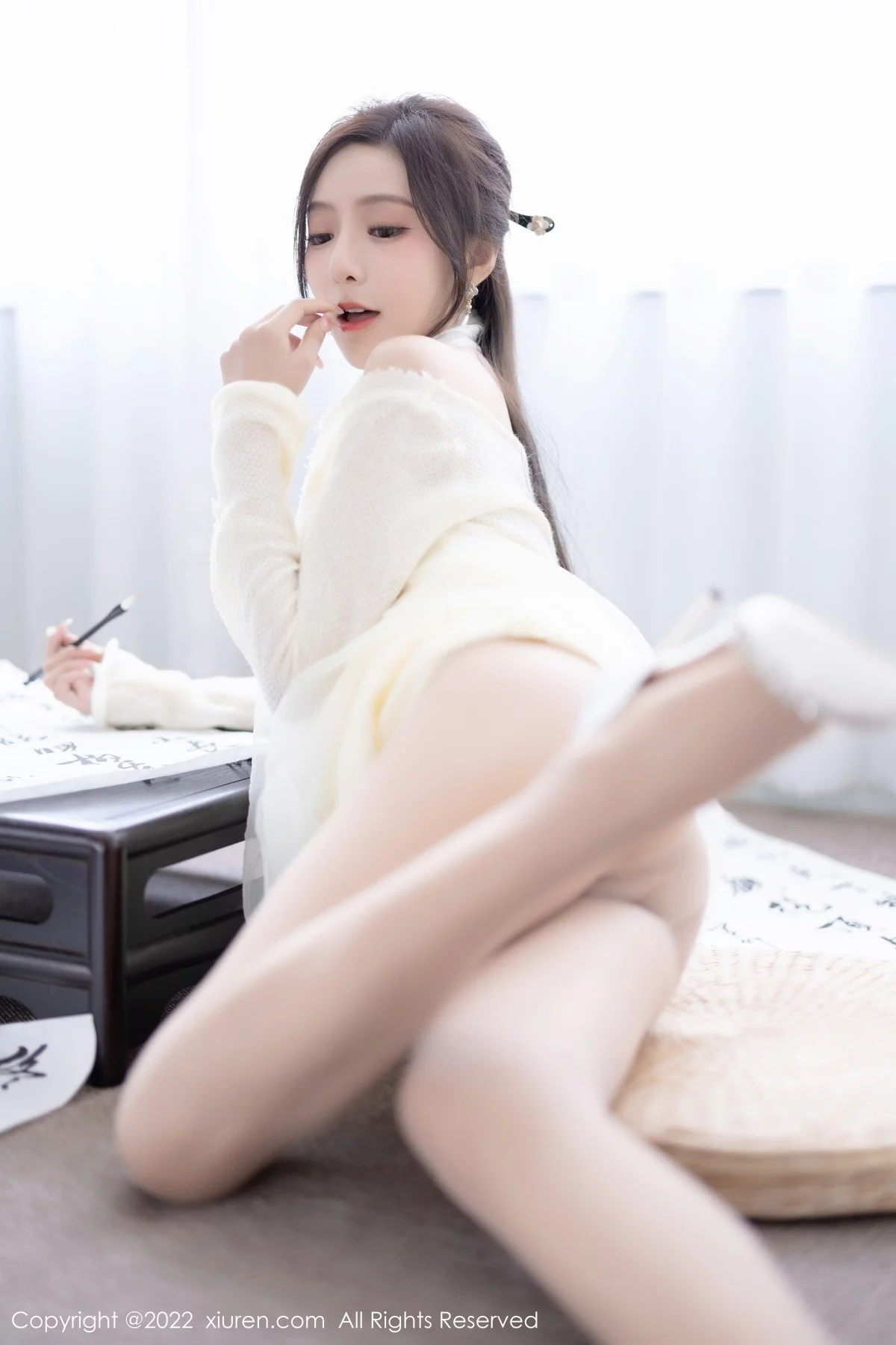 [[XiuRen秀人网]秀人网]No.5846_女神王馨瑶yanni性感白色连衣裙配超薄肉丝秀翘臀美腿诱惑写真87P