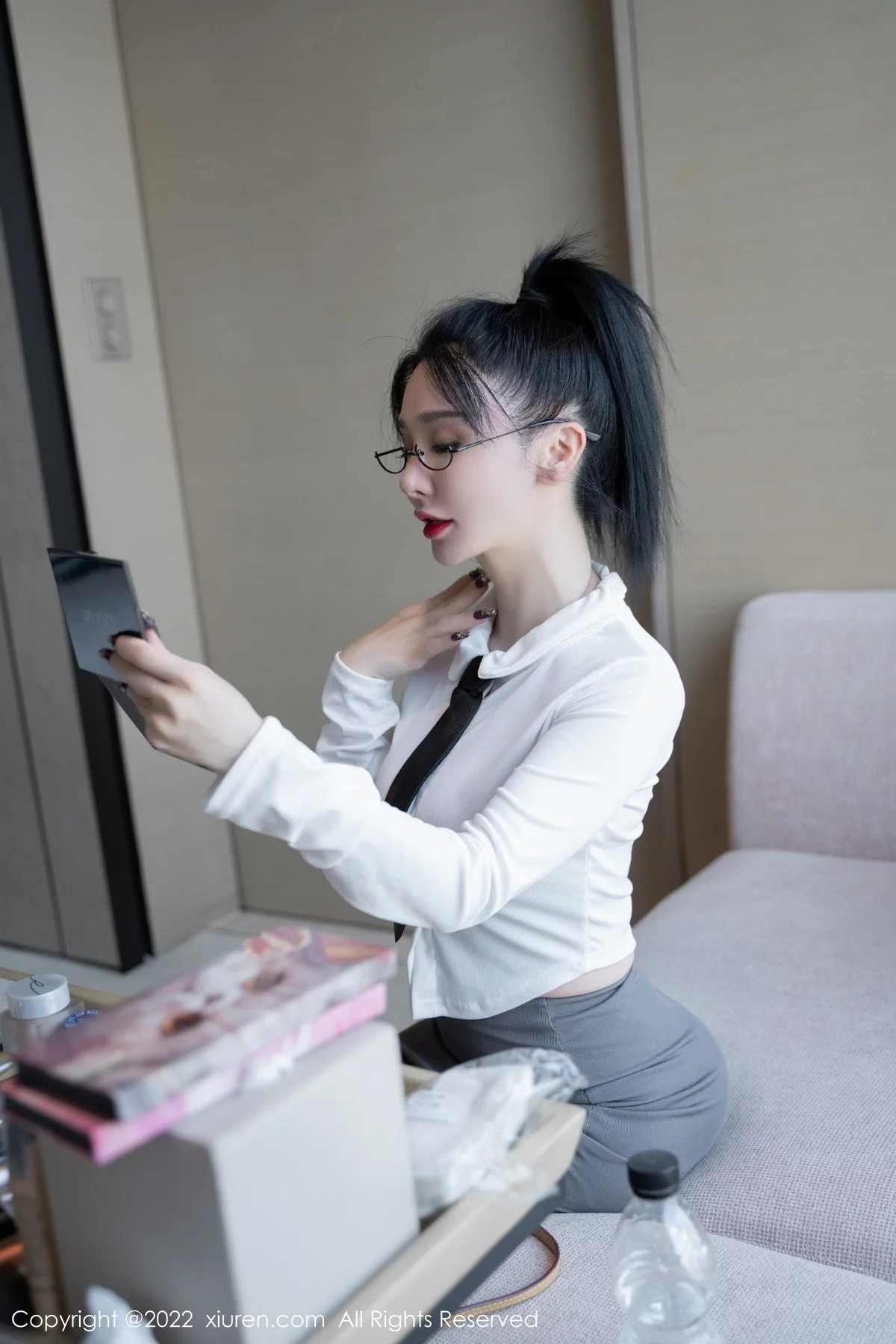 [[XiuRen秀人网]秀人网]No.5856_模特潘娇娇性感白色上衣配灰短裙半撩秀巨乳肥臀惹火诱惑写真118P