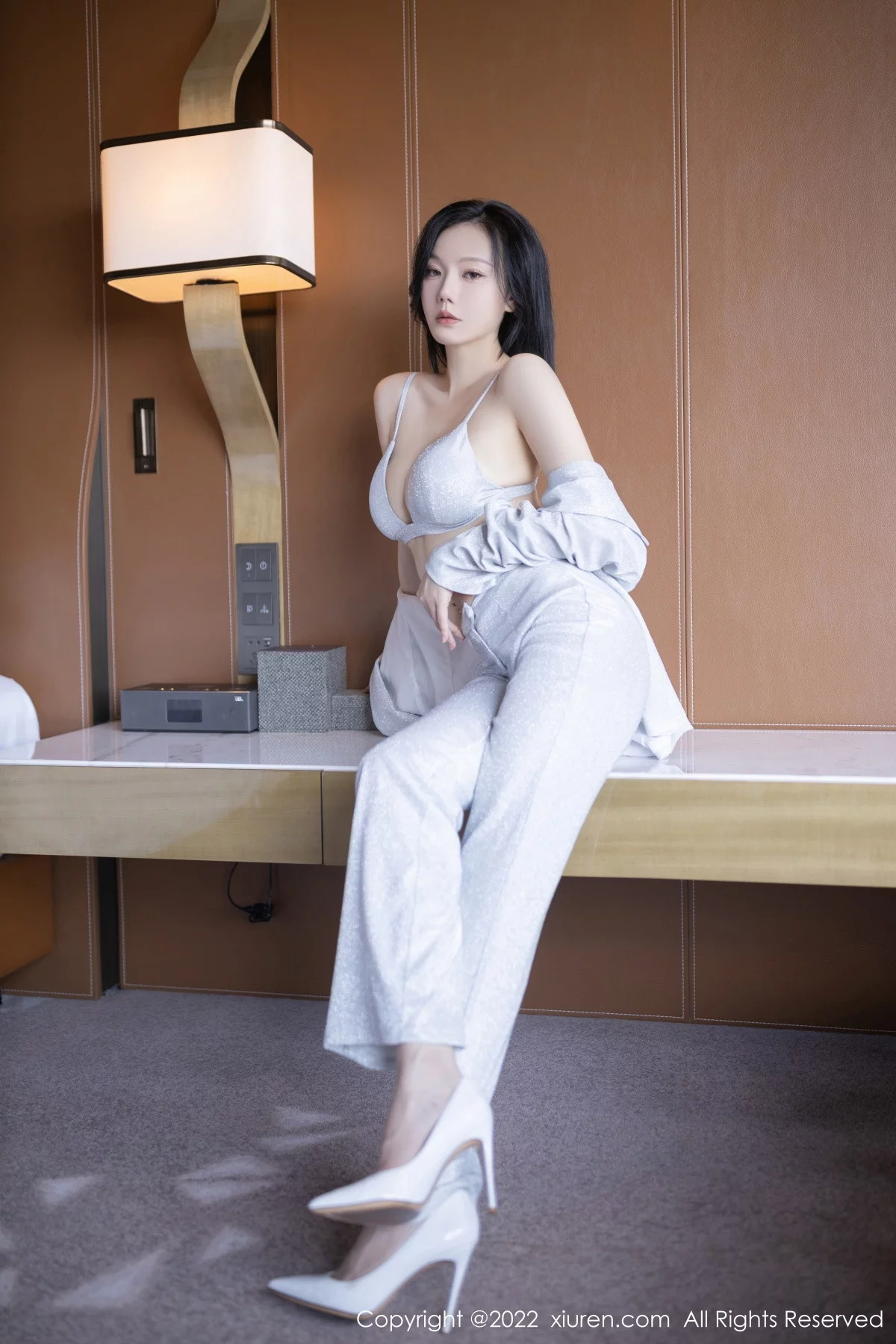 [[XiuRen秀人网]秀人网]No.5859_模特安然anran脱银色西服露性感银色内衣秀完美身材诱惑写真76P