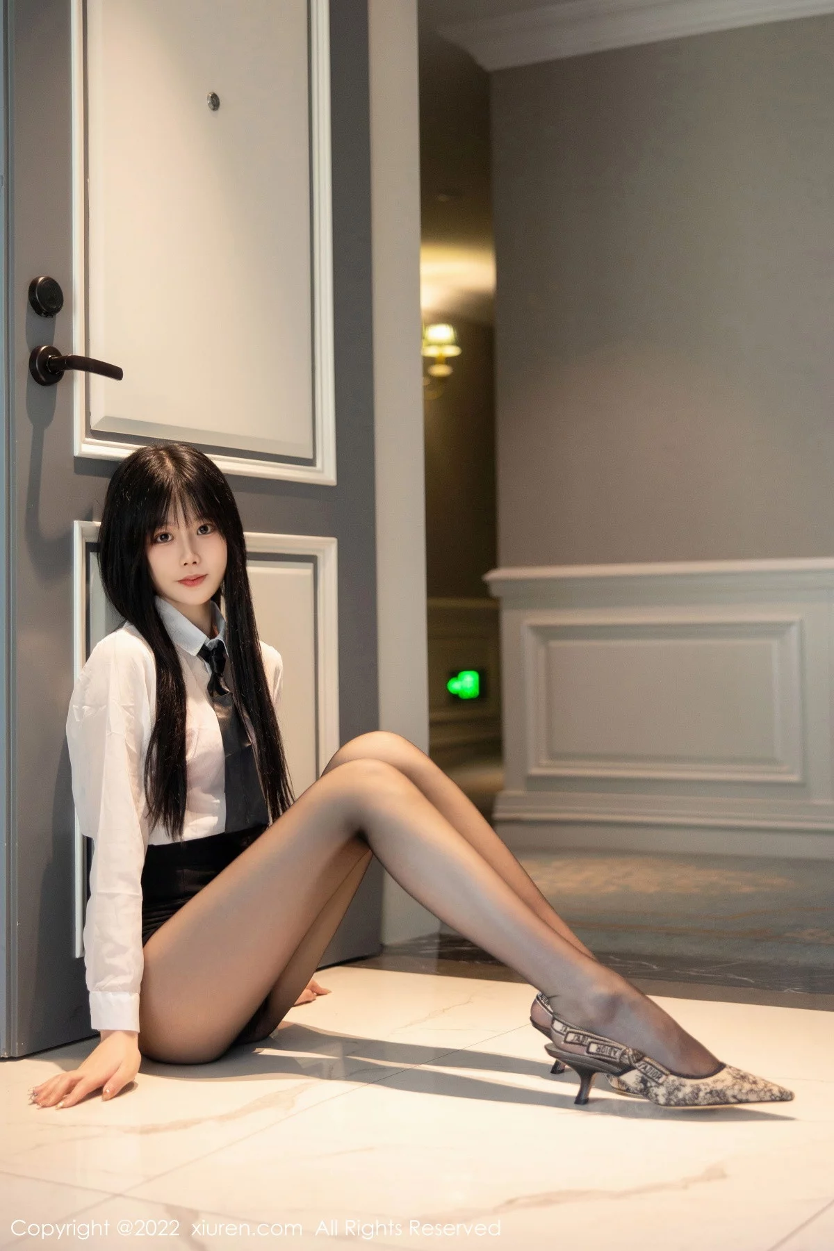 [[XiuRen秀人网]秀人网]No.5861_模特77qiqi白色轻透衣配黑短裙露粉红蕾丝内衣超薄黑丝诱惑写真79P