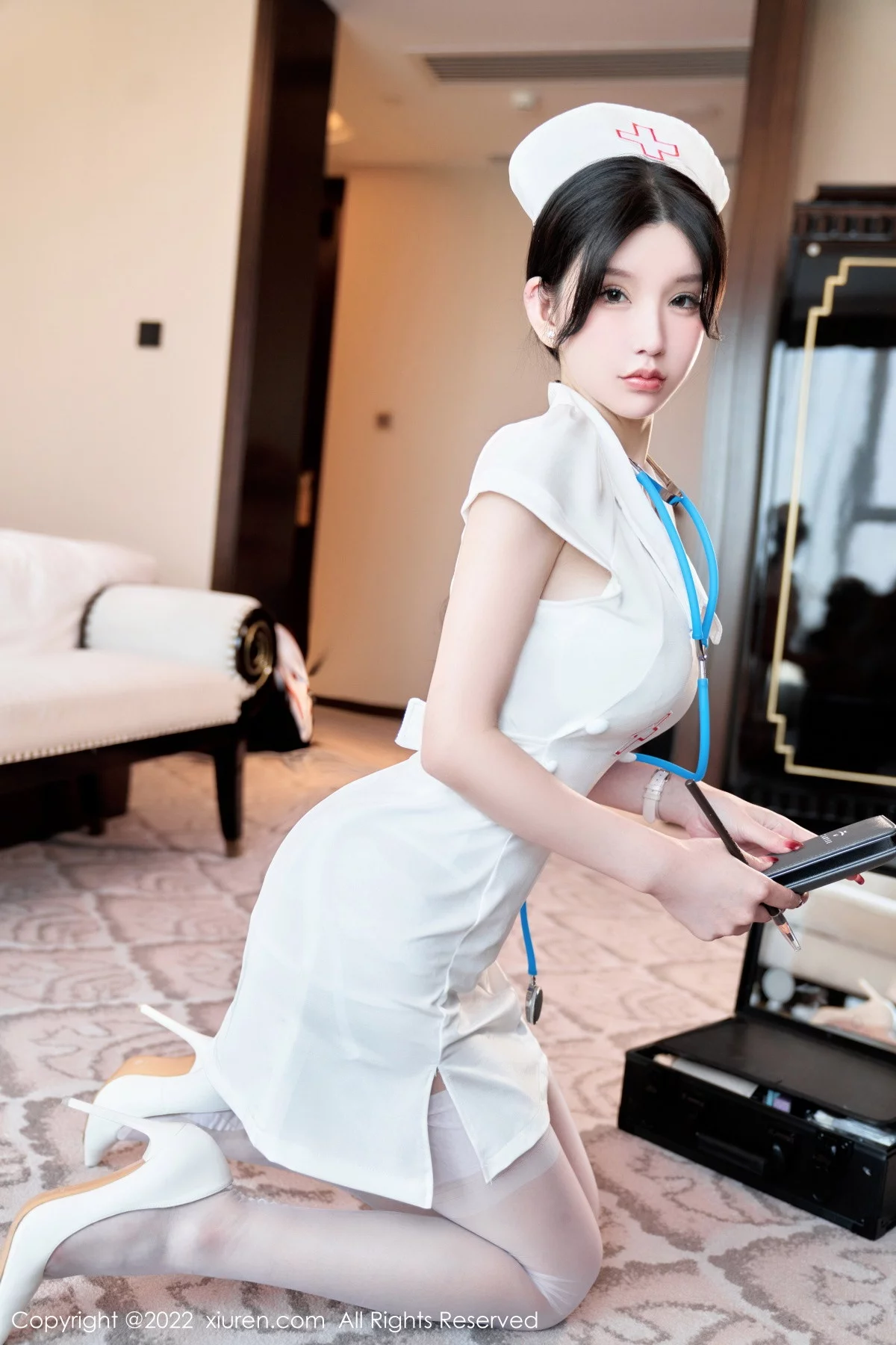 [[XiuRen秀人网]秀人网]No.5746_女神周于希Sally脱白色护士制服露性感内衣配白丝吊袜诱惑写真80P