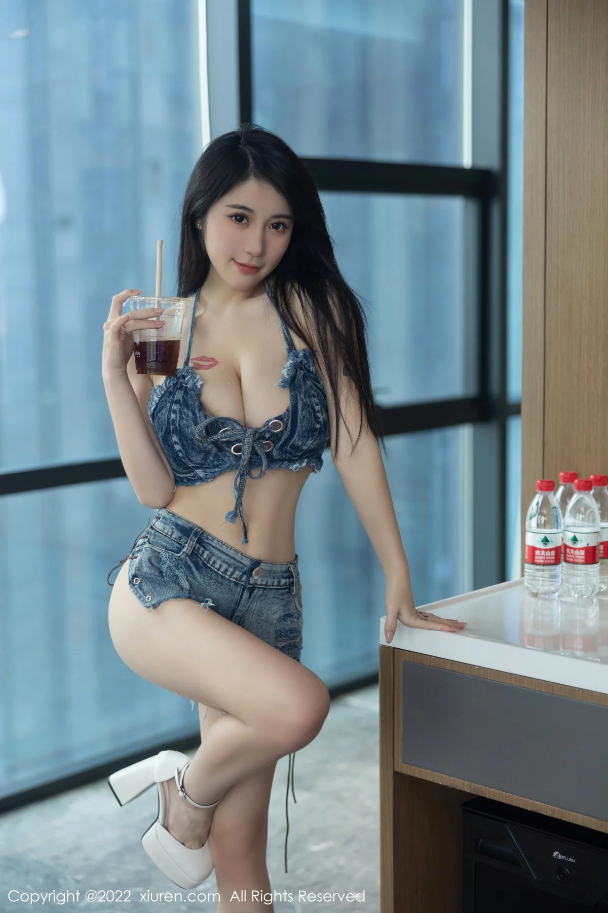 [[XiuRen秀人网]秀人网]No.5868_模特美七Mia私房性感超短情趣牛仔服秀惹火身材撩人诱惑写真82P