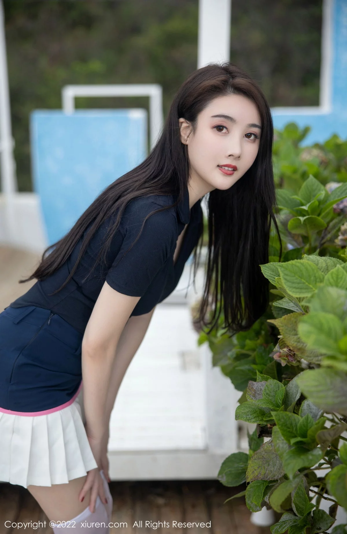 [[XiuRen秀人网]秀人网]No.5870_模特Summer宝宝深色上衣配白短裙露性感粉色蕾丝内衣诱惑写真54P