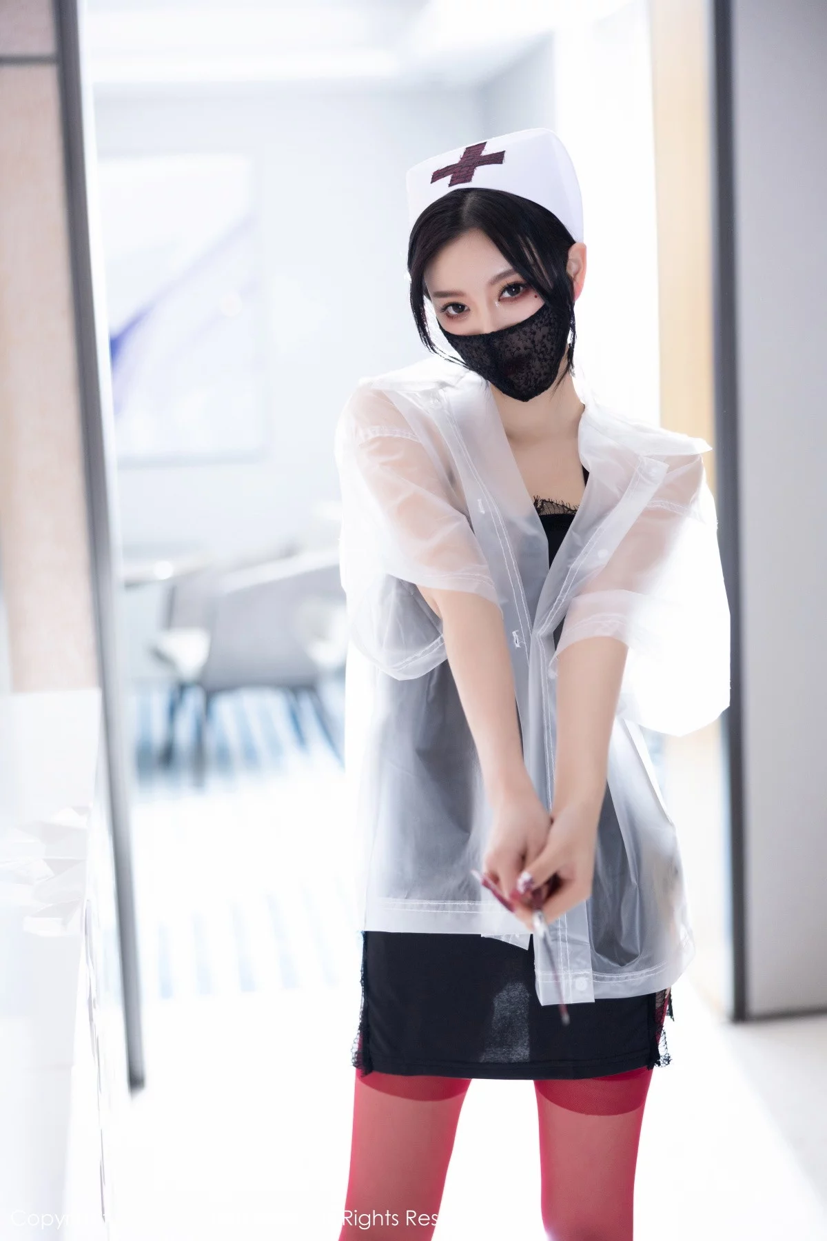 [[XiuRen秀人网]秀人网]No.5751_女神杨晨晨Yome万圣节主题黑色吊带上衣配红丝袜完美诱惑写真90P