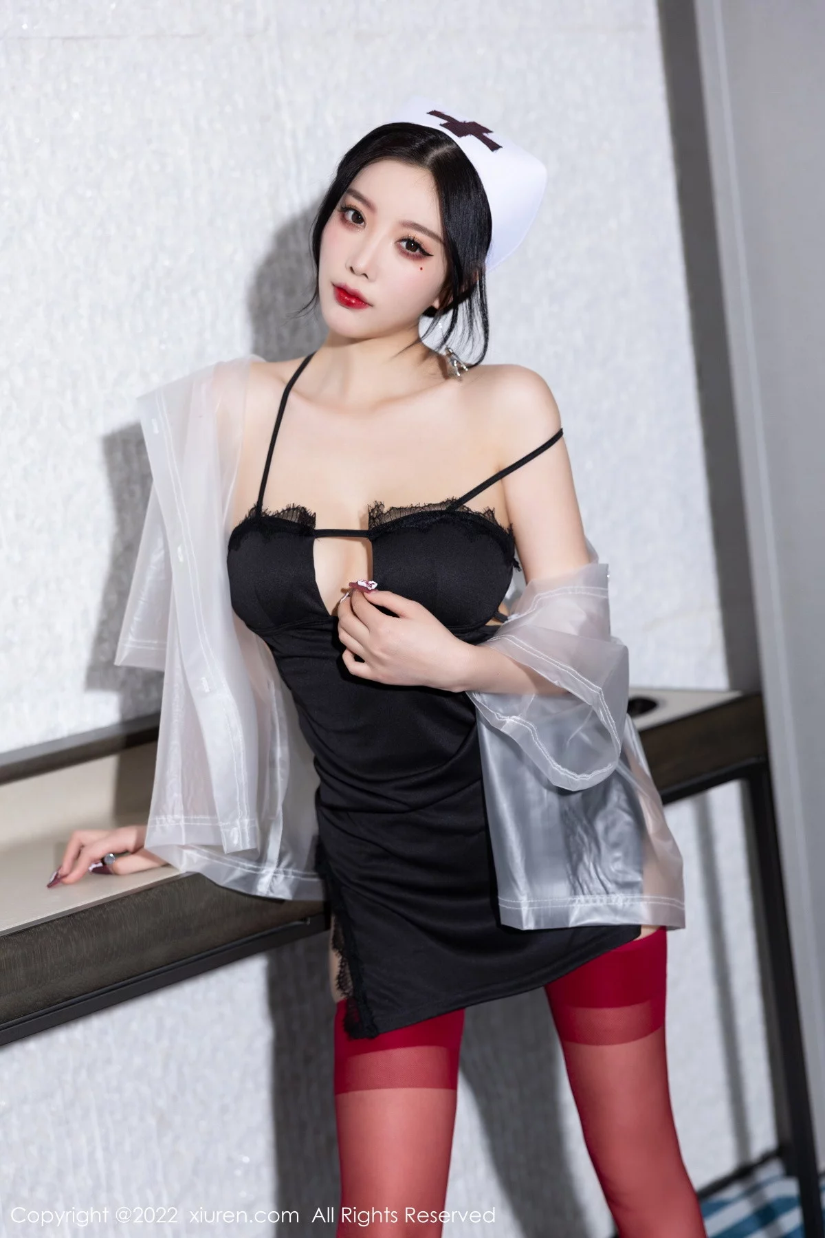 [[XiuRen秀人网]秀人网]No.5751_女神杨晨晨Yome万圣节主题黑色吊带上衣配红丝袜完美诱惑写真90P