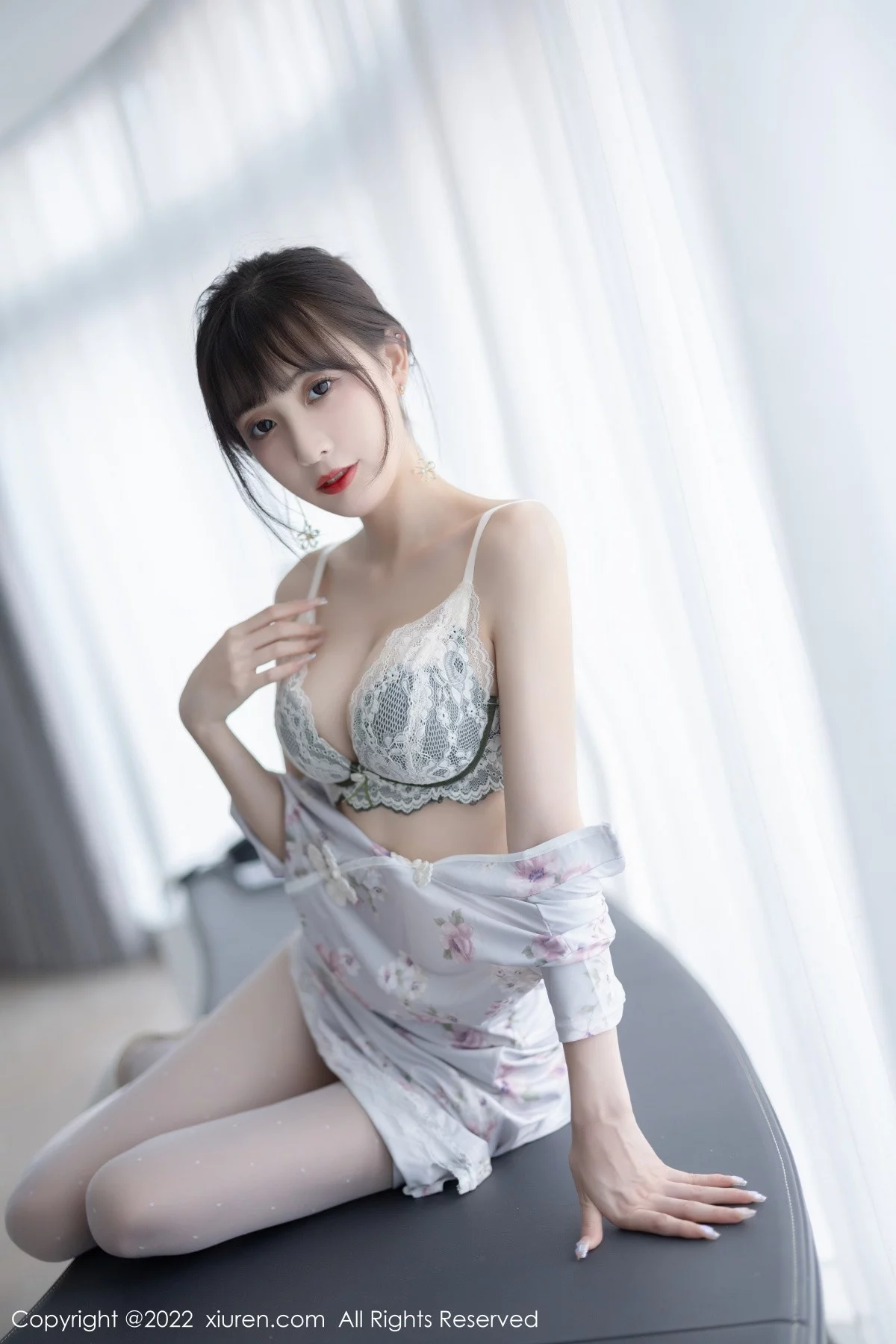 [[XiuRen秀人网]秀人网]No.5757_模特林星阑白色图案旗袍露浅色蕾丝内衣配白丝袜甜美迷人写真90P