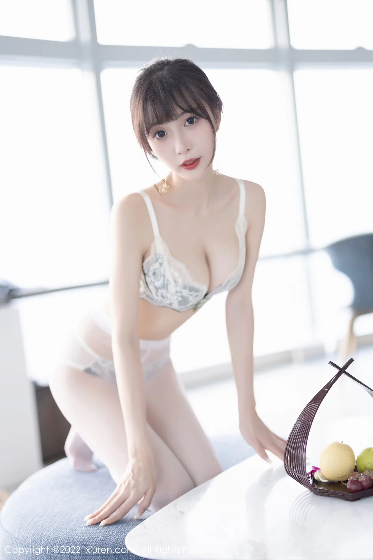 [[XiuRen秀人网]秀人网]No.5757_模特林星阑白色图案旗袍露浅色蕾丝内衣配白丝袜甜美迷人写真90P