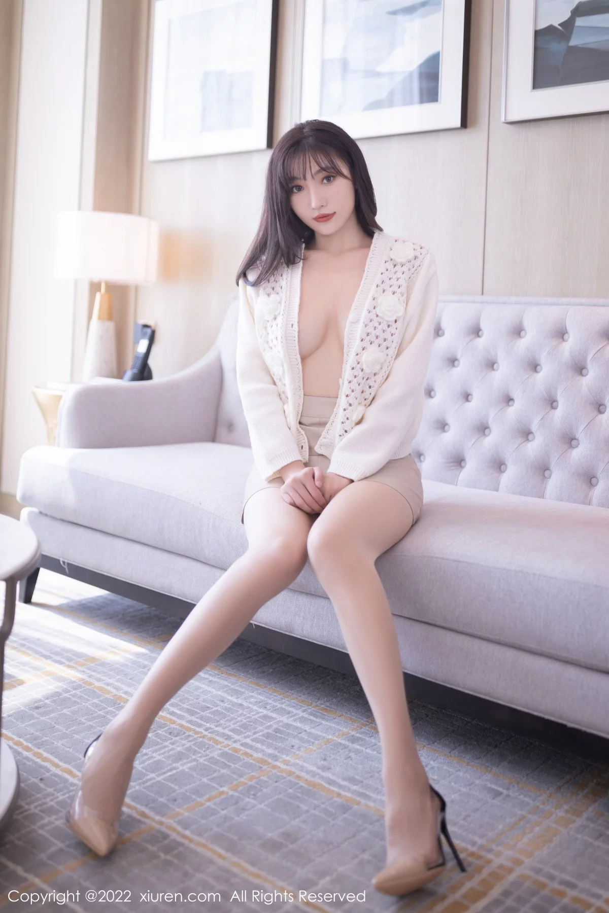 [[XiuRen秀人网]秀人网]No.5771_模特陆萱萱性感白色毛线衣配浅色短裙半脱秀完美身材诱惑写真84P