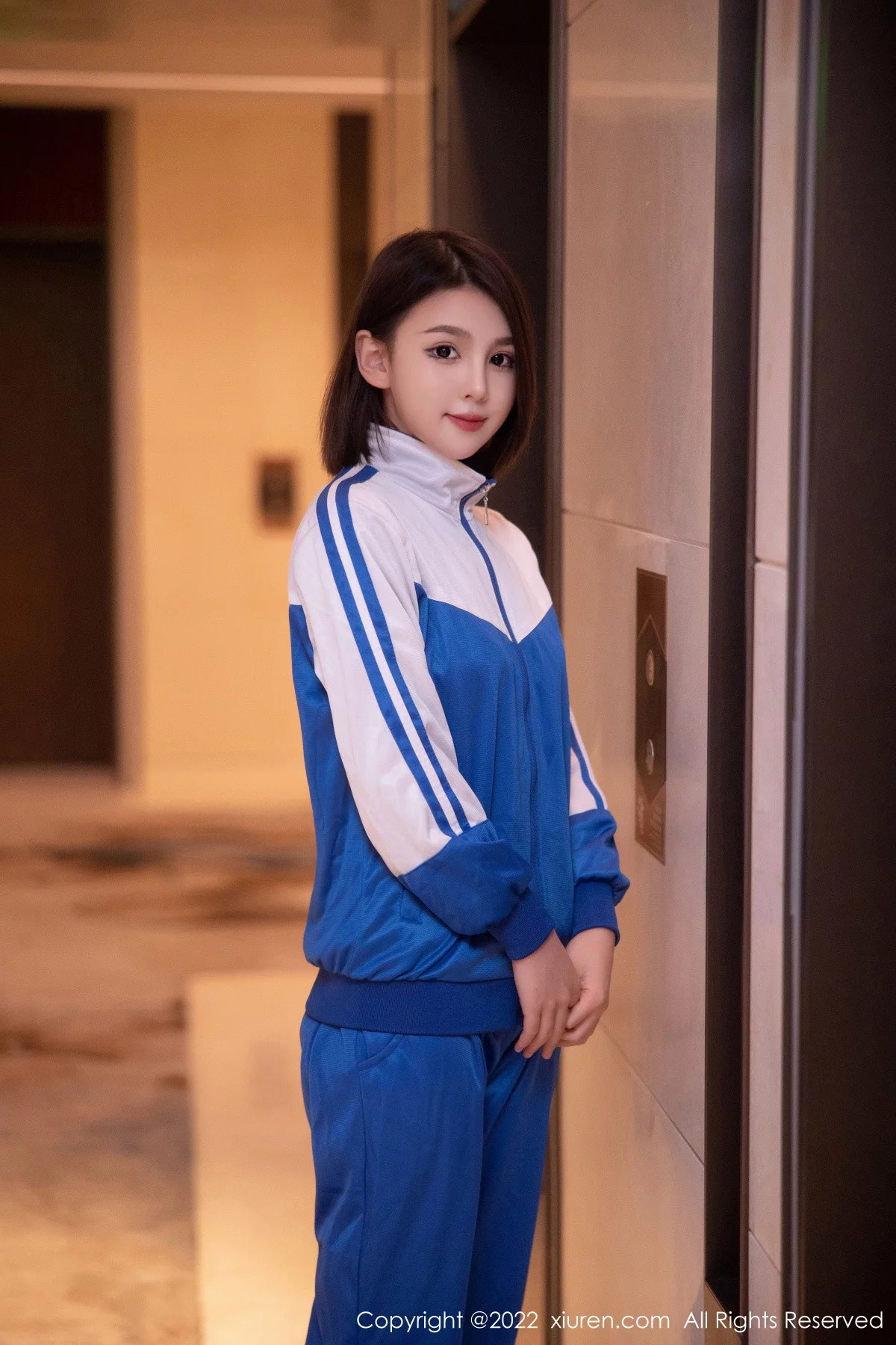 [[XiuRen秀人网]秀人网]No.5766_模特美羊羊宾馆场景脱运动装露黑色薄纱情趣内衣迷人诱惑写真90P