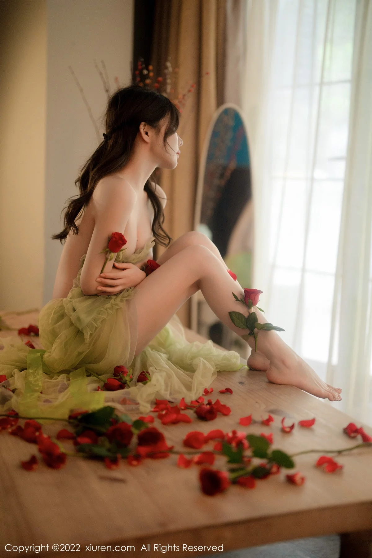[[XiuRen秀人网]秀人网]No.5875_模特婠婠么私房性感淡绿色连衣裙秀曼妙身姿白嫩美腿诱惑写真85P
