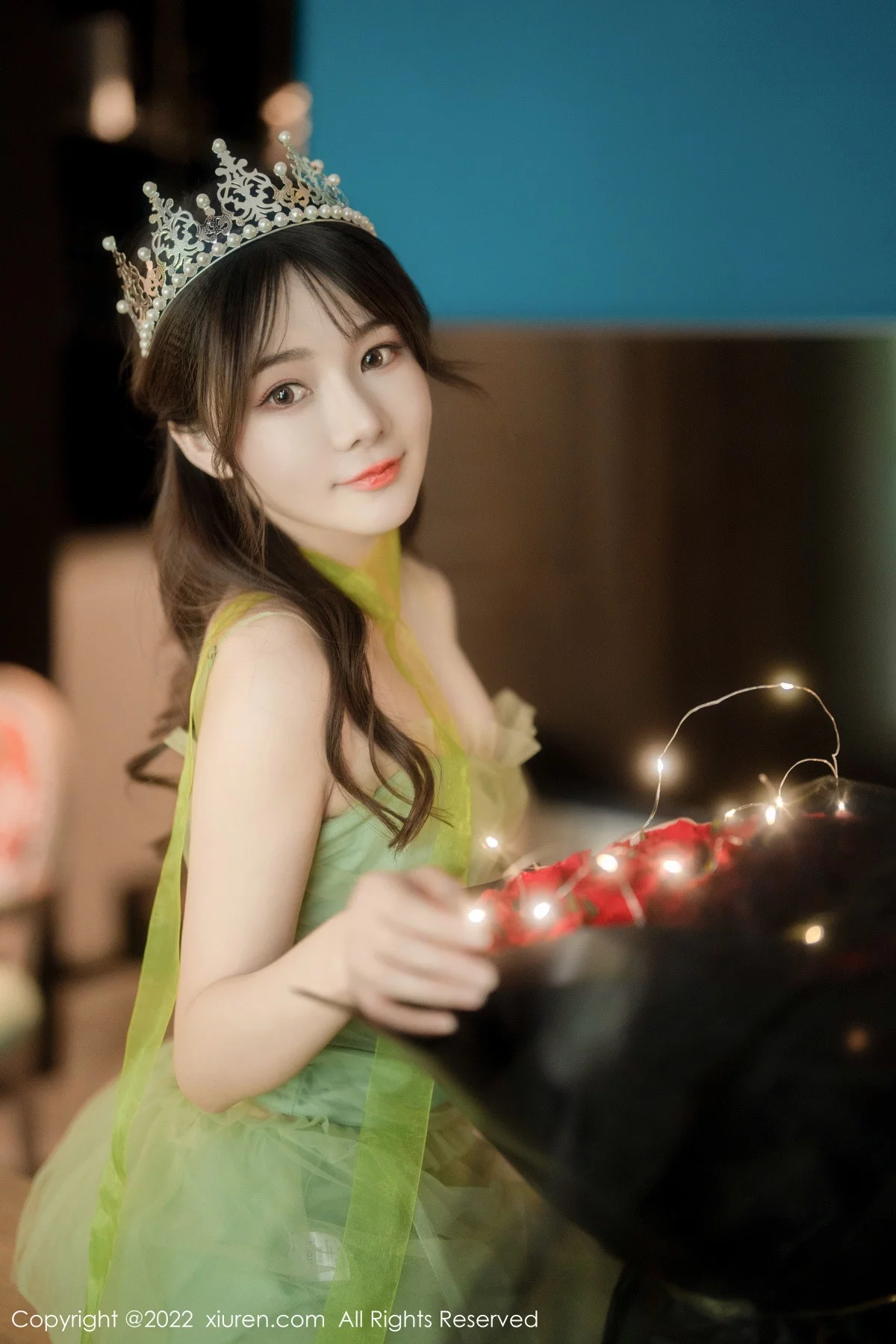 [[XiuRen秀人网]秀人网]No.5875_模特婠婠么私房性感淡绿色连衣裙秀曼妙身姿白嫩美腿诱惑写真85P