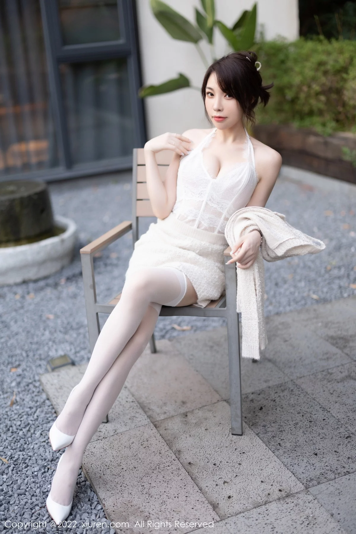 [[XiuRen秀人网]秀人网]No.5880_女神徐莉芝Booty半脱露性感白色蕾丝内衣配白丝吊袜诱惑写真88P