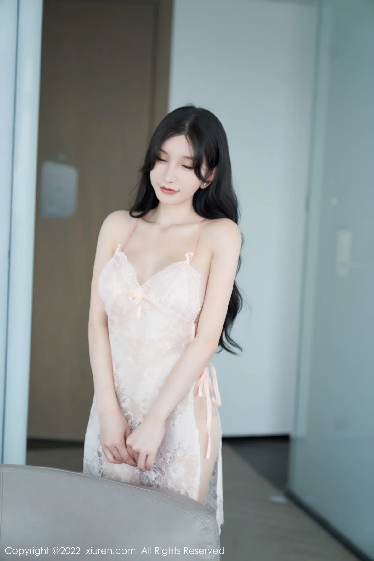 [[XiuRen秀人网]秀人网]No.5881_女神周于希Sally心愿旅拍性感粉色长裙+白色薄纱惹火诱惑写真80P