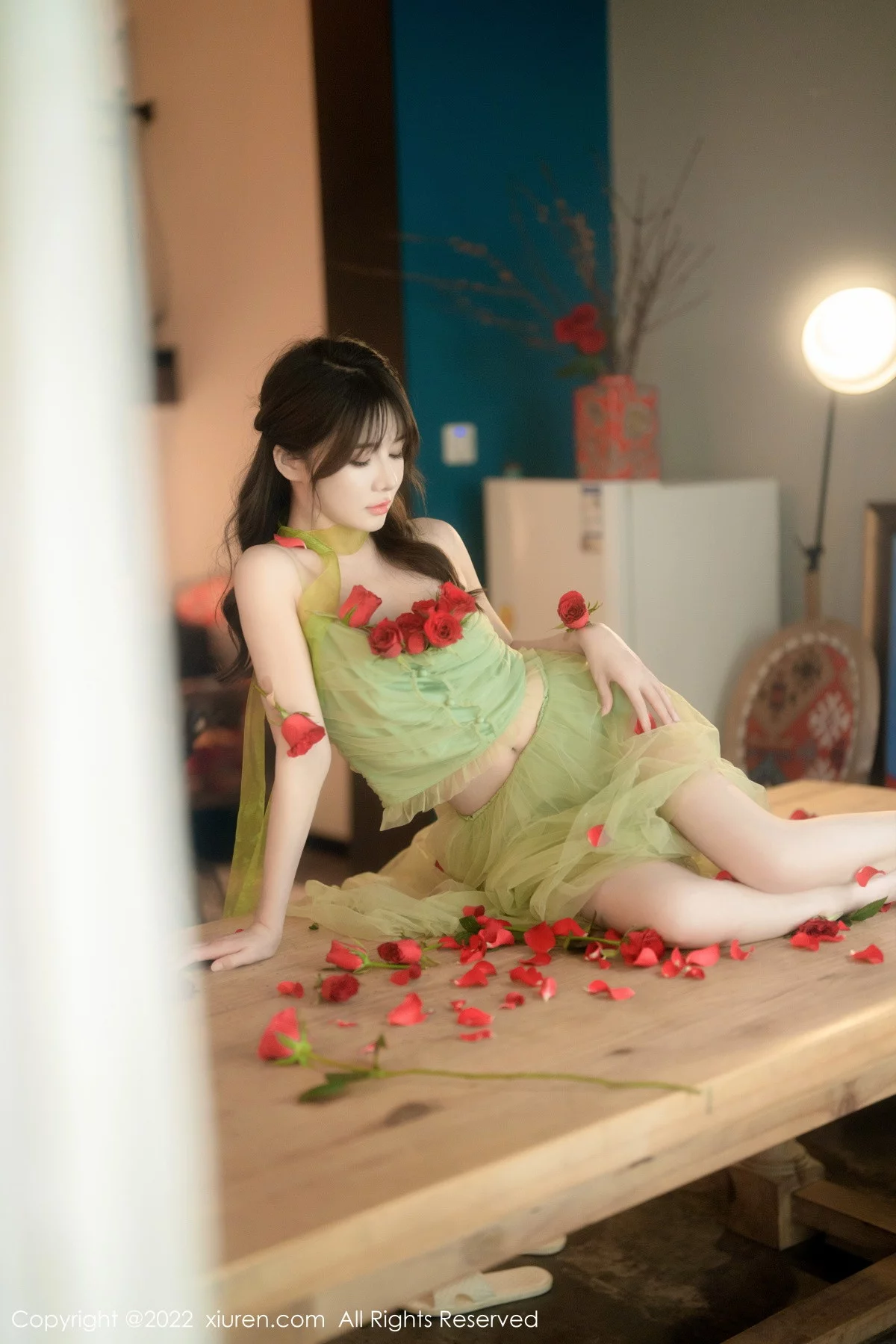 [[XiuRen秀人网]秀人网]No.5875_模特婠婠么私房性感淡绿色连衣裙秀曼妙身姿白嫩美腿诱惑写真85P
