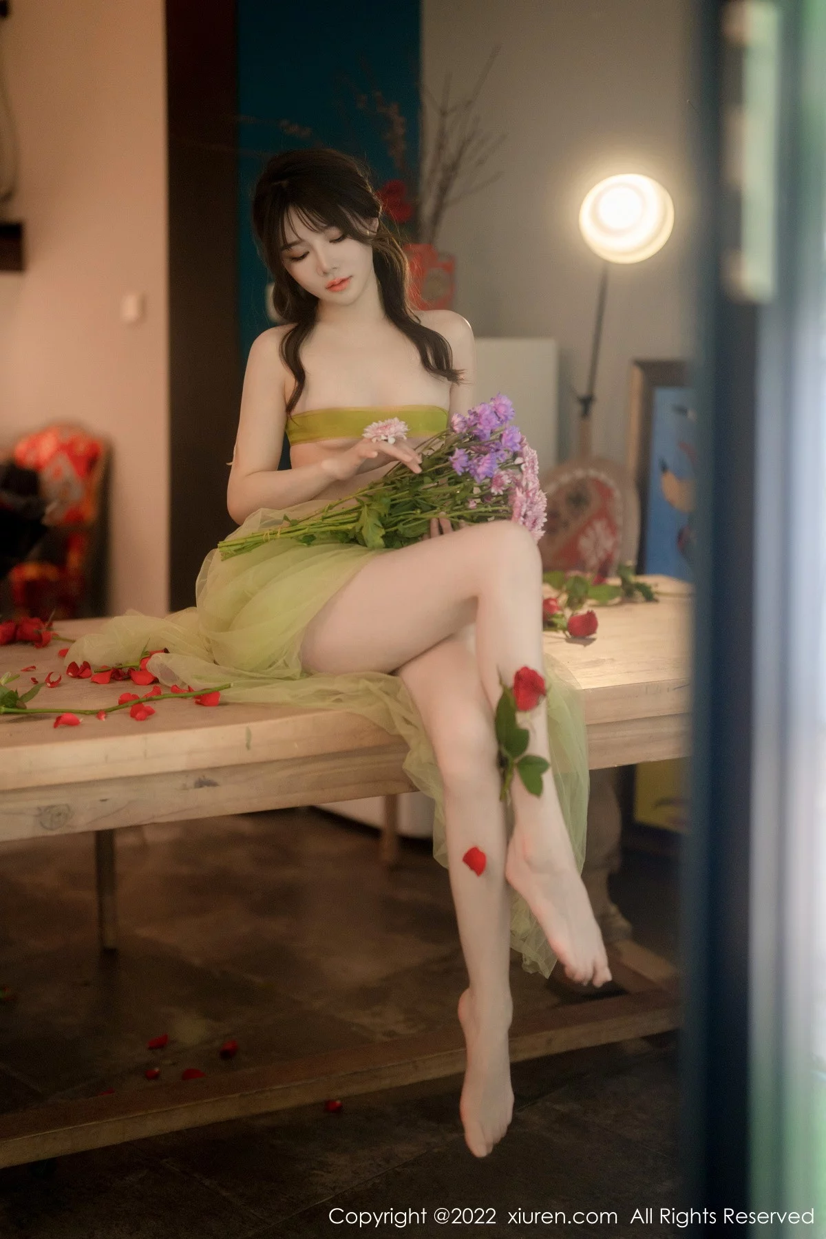[[XiuRen秀人网]秀人网]No.5875_模特婠婠么私房性感淡绿色连衣裙秀曼妙身姿白嫩美腿诱惑写真85P