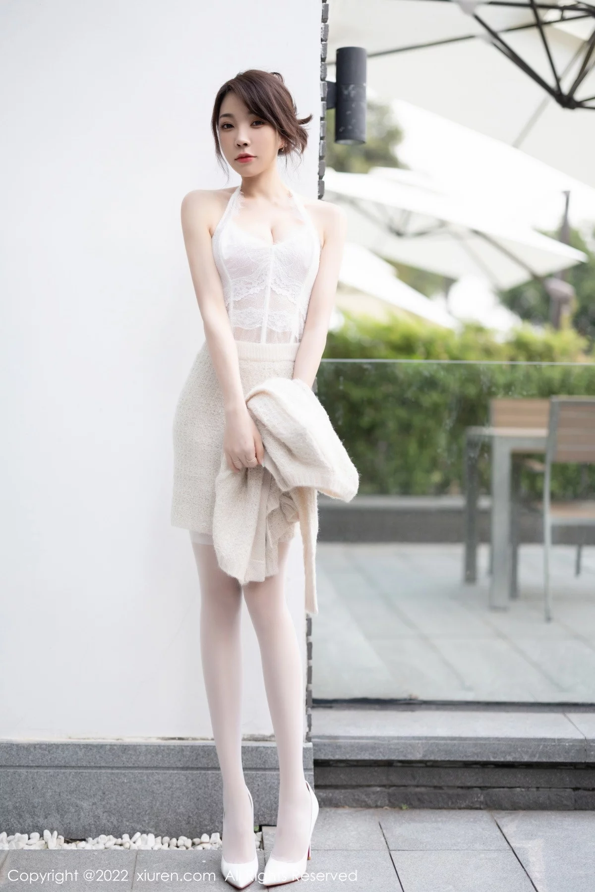 [[XiuRen秀人网]秀人网]No.5880_女神徐莉芝Booty半脱露性感白色蕾丝内衣配白丝吊袜诱惑写真88P