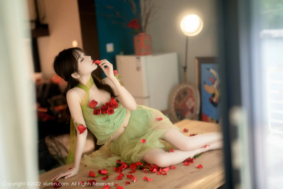 [[XiuRen秀人网]秀人网]No.5875_模特婠婠么私房性感淡绿色连衣裙秀曼妙身姿白嫩美腿诱惑写真85P