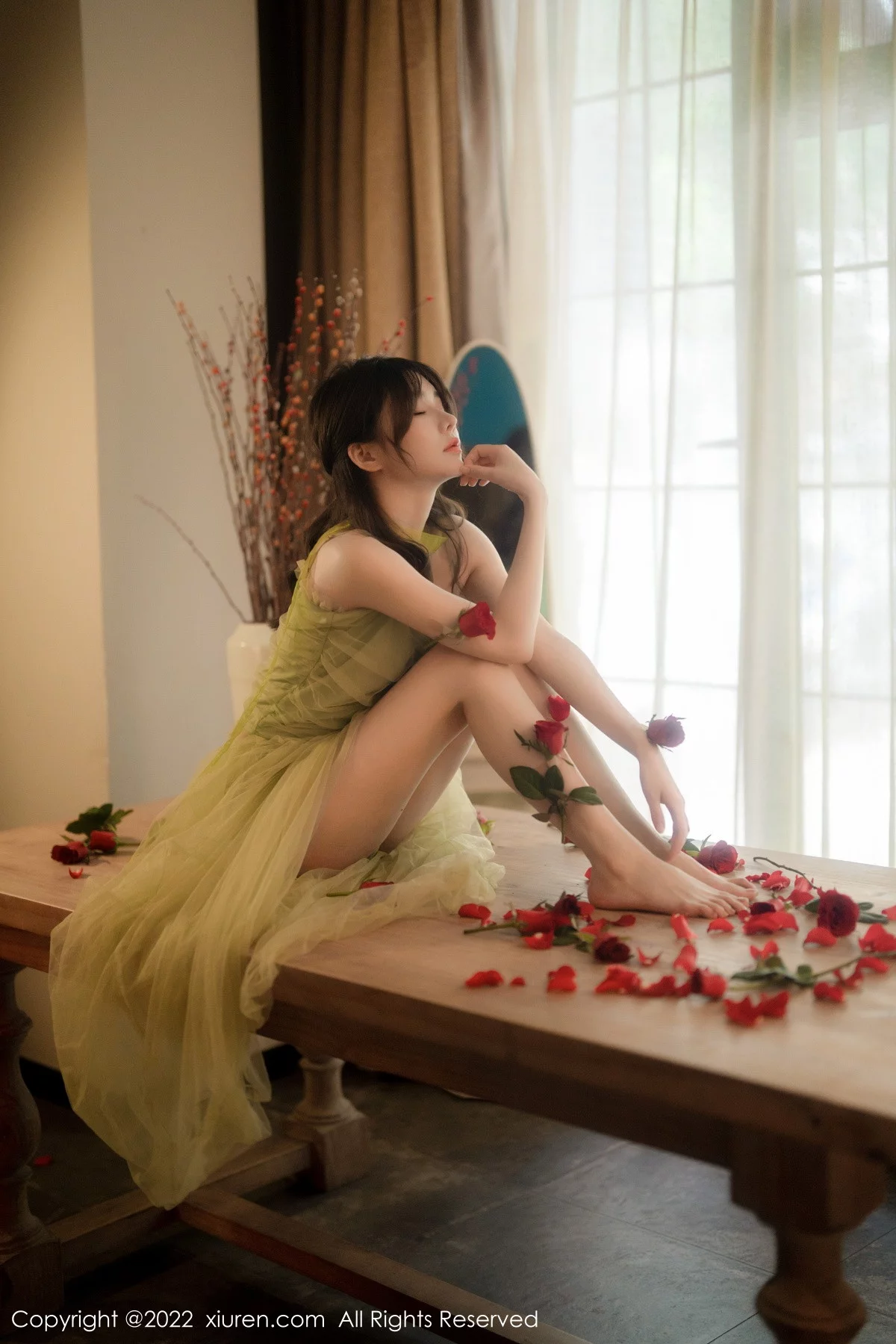 [[XiuRen秀人网]秀人网]No.5875_模特婠婠么私房性感淡绿色连衣裙秀曼妙身姿白嫩美腿诱惑写真85P