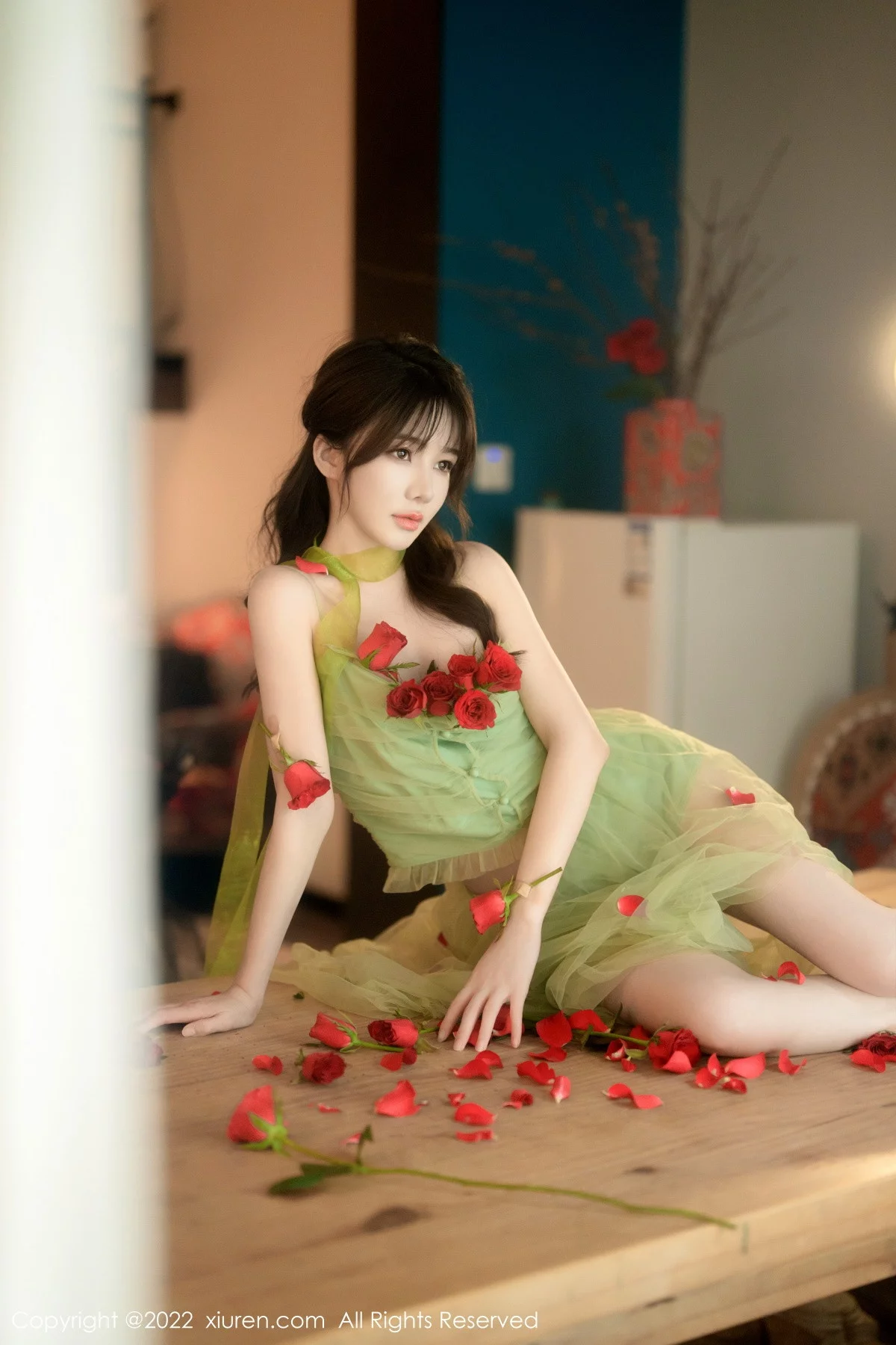[[XiuRen秀人网]秀人网]No.5875_模特婠婠么私房性感淡绿色连衣裙秀曼妙身姿白嫩美腿诱惑写真85P